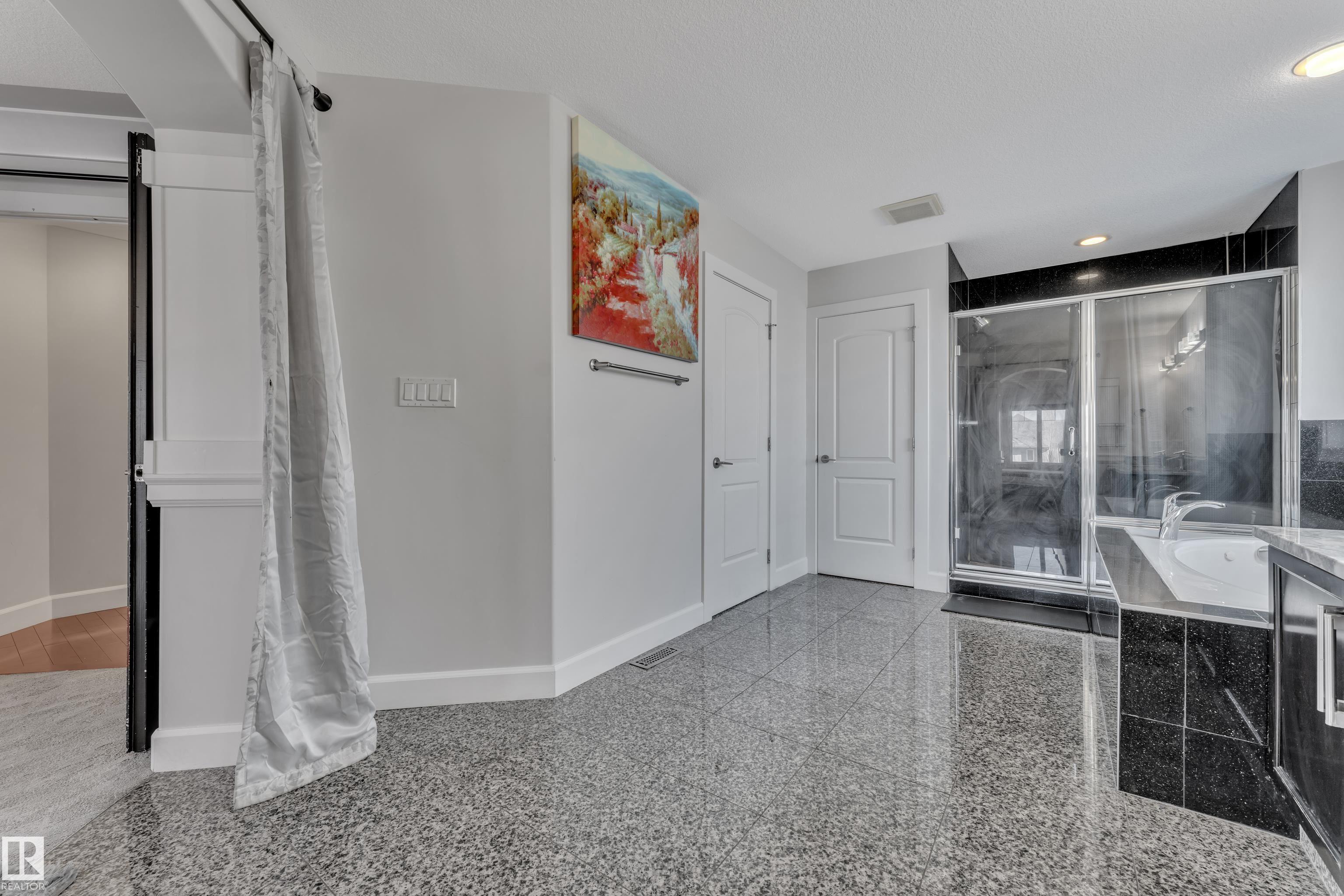 https://zimg.paragon.ice.com/ParagonImages/Property/PM/RAE/225399260/34/0/0/0b6252b0c1c85997c5928d2d4ff28cf1/1/78617db120918e7151613aa1fa0adb0a/225399260-34592221-6436-49bb-a27a-8a55ad93e4e0.JPG