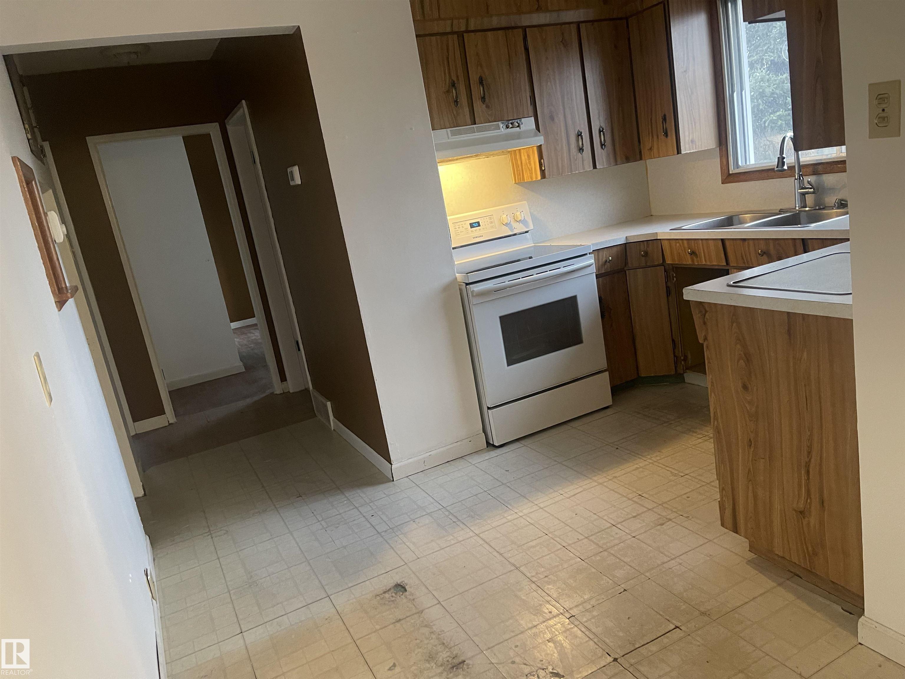Photo 8 at 13804 132 Avenue NW, Wellington, Edmonton