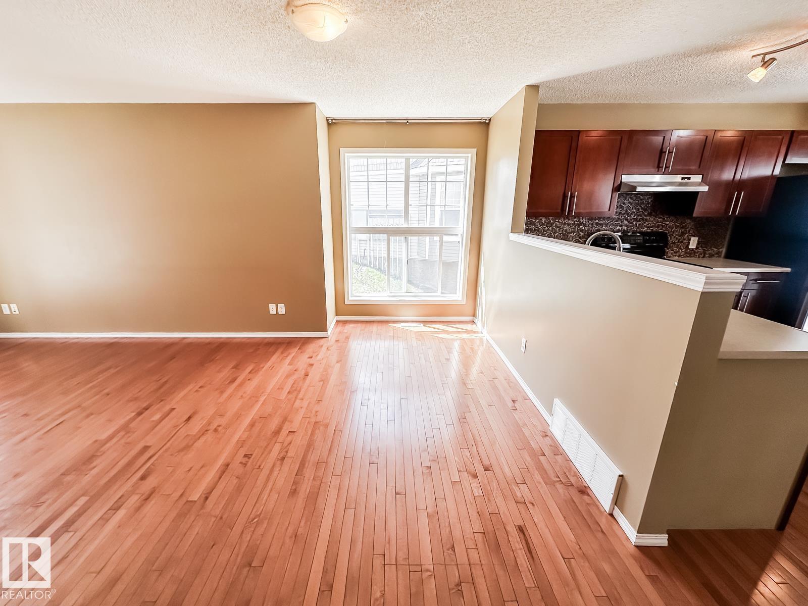 https://zimg.paragon.ice.com/ParagonImages/Property/PM/RAE/225399282/17/0/0/d40dbe4a60d21d36e3baeecb4bf14883/1/f14ef88badddd0671268d5e59a6d2552/225399282-682a23c5-9925-4576-9016-14bb379b1cff.JPG