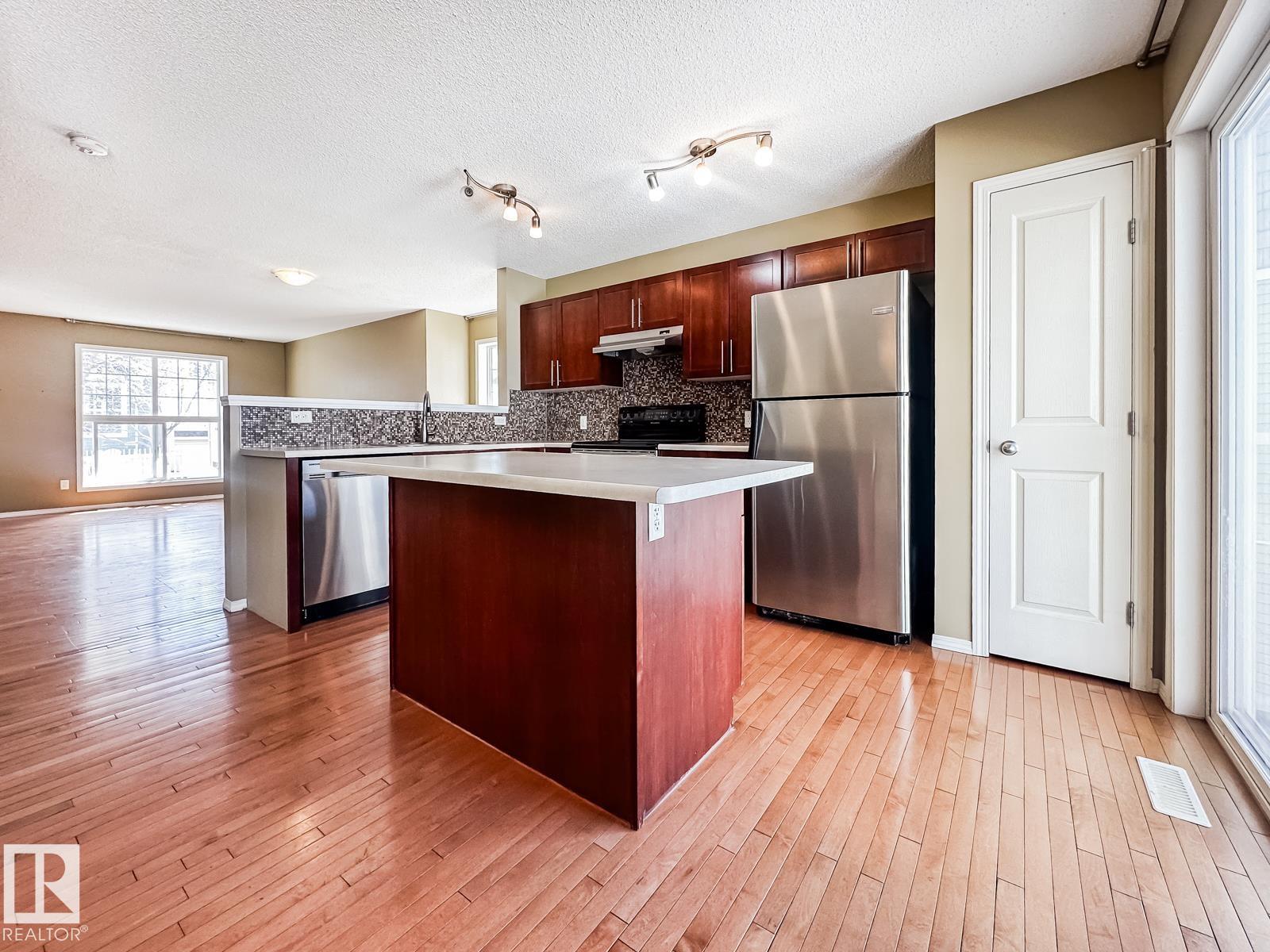 https://zimg.paragon.ice.com/ParagonImages/Property/PM/RAE/225399282/20/0/0/d0007a160dca63944d15e0dcfade2460/1/f14ef88badddd0671268d5e59a6d2552/225399282-55db72c4-38e6-4fa9-bf51-a73856f7e2b9.JPG