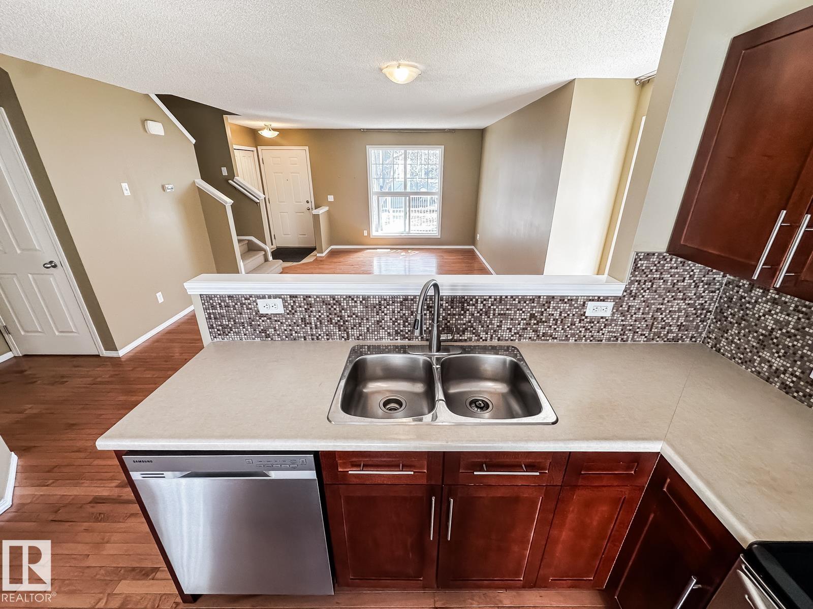 https://zimg.paragon.ice.com/ParagonImages/Property/PM/RAE/225399282/22/0/0/128030ab493fe478a37bc9f377188a9e/1/f14ef88badddd0671268d5e59a6d2552/225399282-00239cce-47d5-46a6-8b50-f430acda910b.JPG
