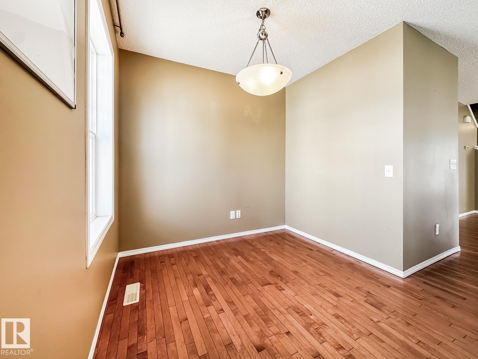 https://zimg.paragon.ice.com/ParagonImages/Property/PM/RAE/225399282/27/0/0/ba2fb2cf63c6c47170492c945f30b79d/1/f14ef88badddd0671268d5e59a6d2552/225399282-60c83bac-3be9-4a4e-8a42-f25217b9ef16.JPG