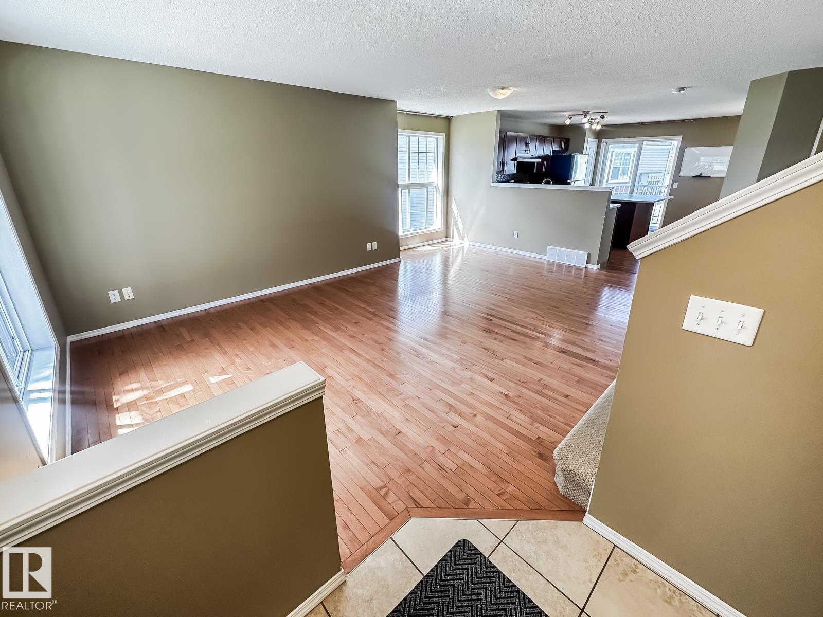 https://zimg.paragon.ice.com/ParagonImages/Property/PM/RAE/225399282/9/0/0/87a0986114a01815b4ae2c9004e3fb81/1/f14ef88badddd0671268d5e59a6d2552/225399282-13af8a84-41e5-403f-928c-4915bb793881.JPG