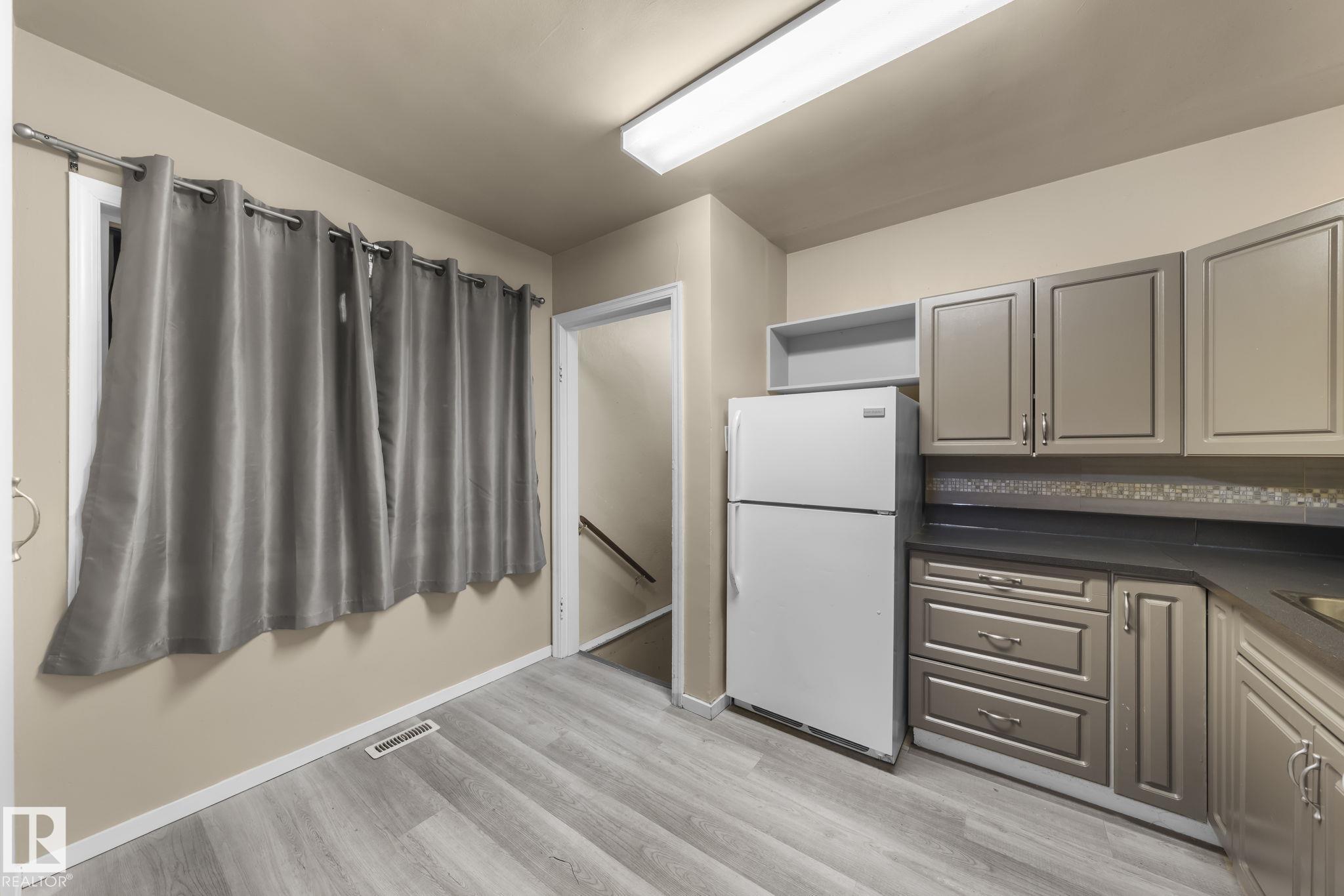 https://zimg.paragon.ice.com/ParagonImages/Property/PM/RAE/225399291/10/0/0/eb68e5353a54c9c8e60348e2bf4bdda8/1/4c68f971a78c9ec0d6a886729da618c9/225399291-afeb474e-550d-4857-a8ac-f0f40549f6ce.JPG