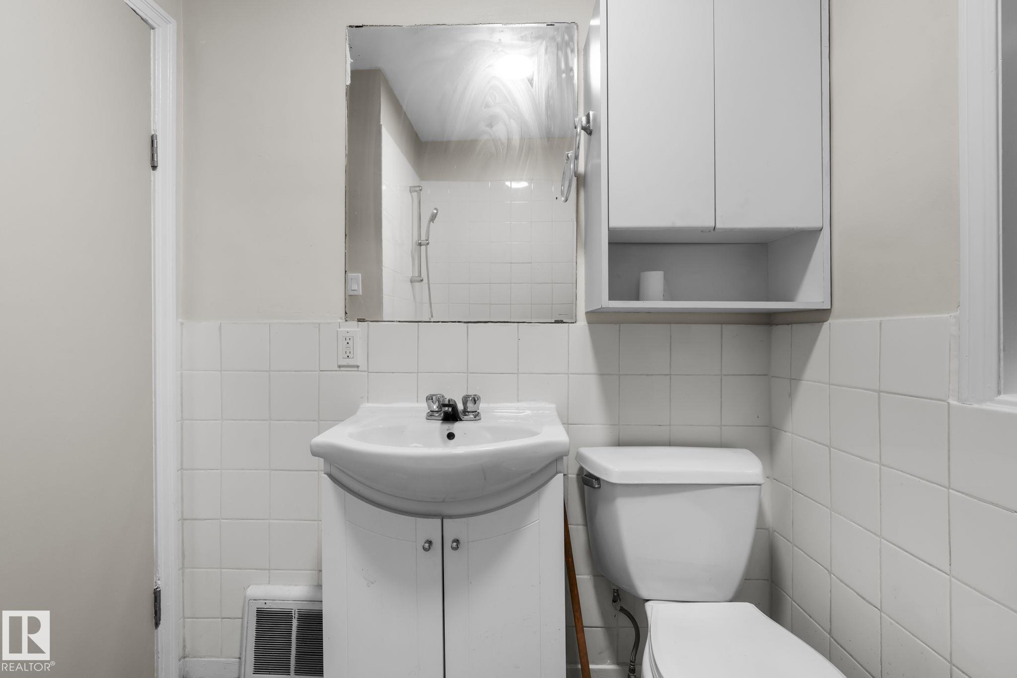 https://zimg.paragon.ice.com/ParagonImages/Property/PM/RAE/225399291/12/0/0/3d223dda8fecea3d2fe3d11a46157b39/1/4c68f971a78c9ec0d6a886729da618c9/225399291-5ab09907-b3aa-4ac3-96ad-4fb267747edb.JPG