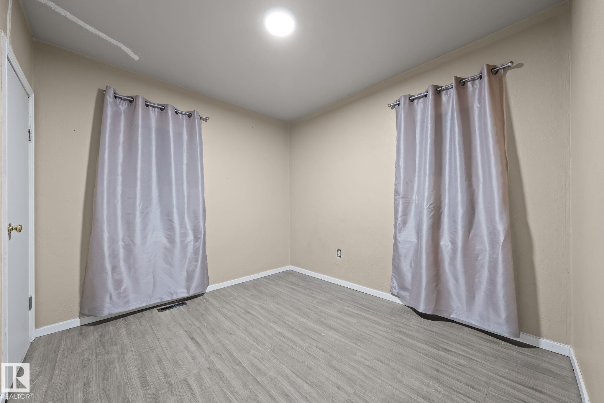 https://zimg.paragon.ice.com/ParagonImages/Property/PM/RAE/225399291/16/0/0/b2ebf37e3da41fc8d9696907ddce9cbd/1/4c68f971a78c9ec0d6a886729da618c9/225399291-cb61268c-bb6d-449e-8f8d-b80de5cc57e7.JPG