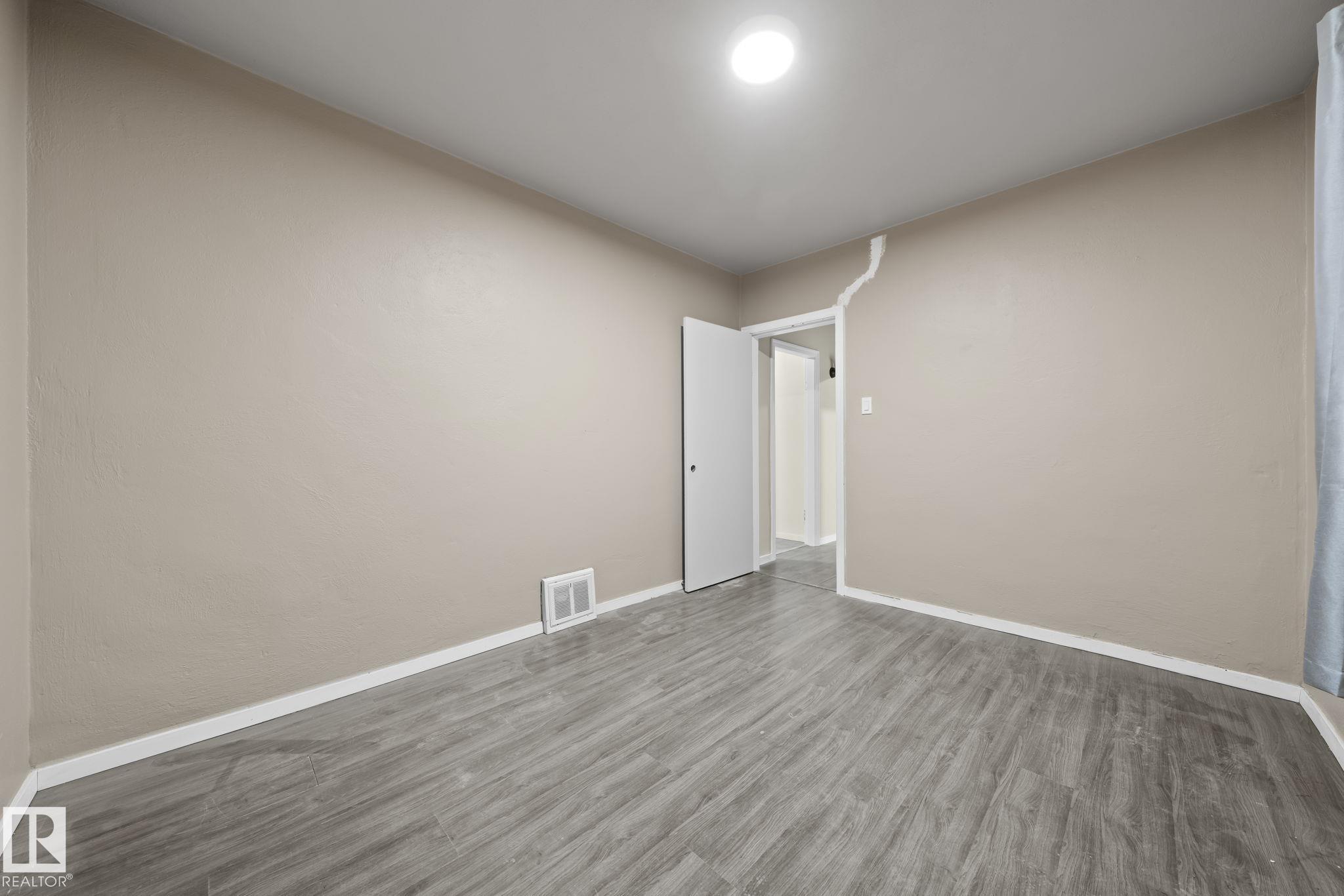 https://zimg.paragon.ice.com/ParagonImages/Property/PM/RAE/225399291/17/0/0/81ce5f020021567e54e565a860ac6a73/1/4c68f971a78c9ec0d6a886729da618c9/225399291-a6cb7dc0-11e3-40ab-93ea-efc53145a9af.JPG