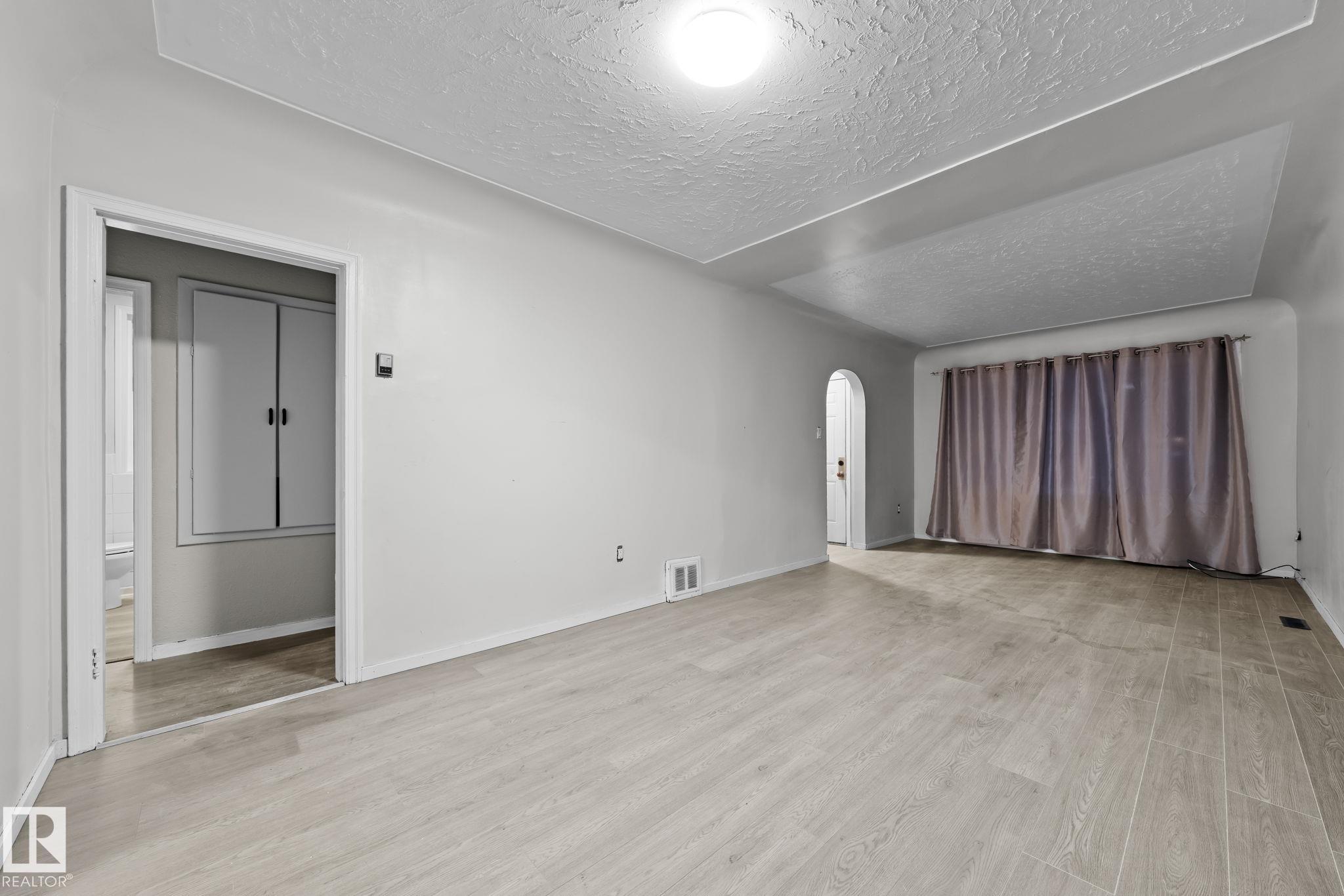 https://zimg.paragon.ice.com/ParagonImages/Property/PM/RAE/225399291/23/0/0/cbde457c1c05fc7e7da0252f304753a9/1/4c68f971a78c9ec0d6a886729da618c9/225399291-1b9a0e39-408d-4ba2-be78-8553b1cfddfb.JPG