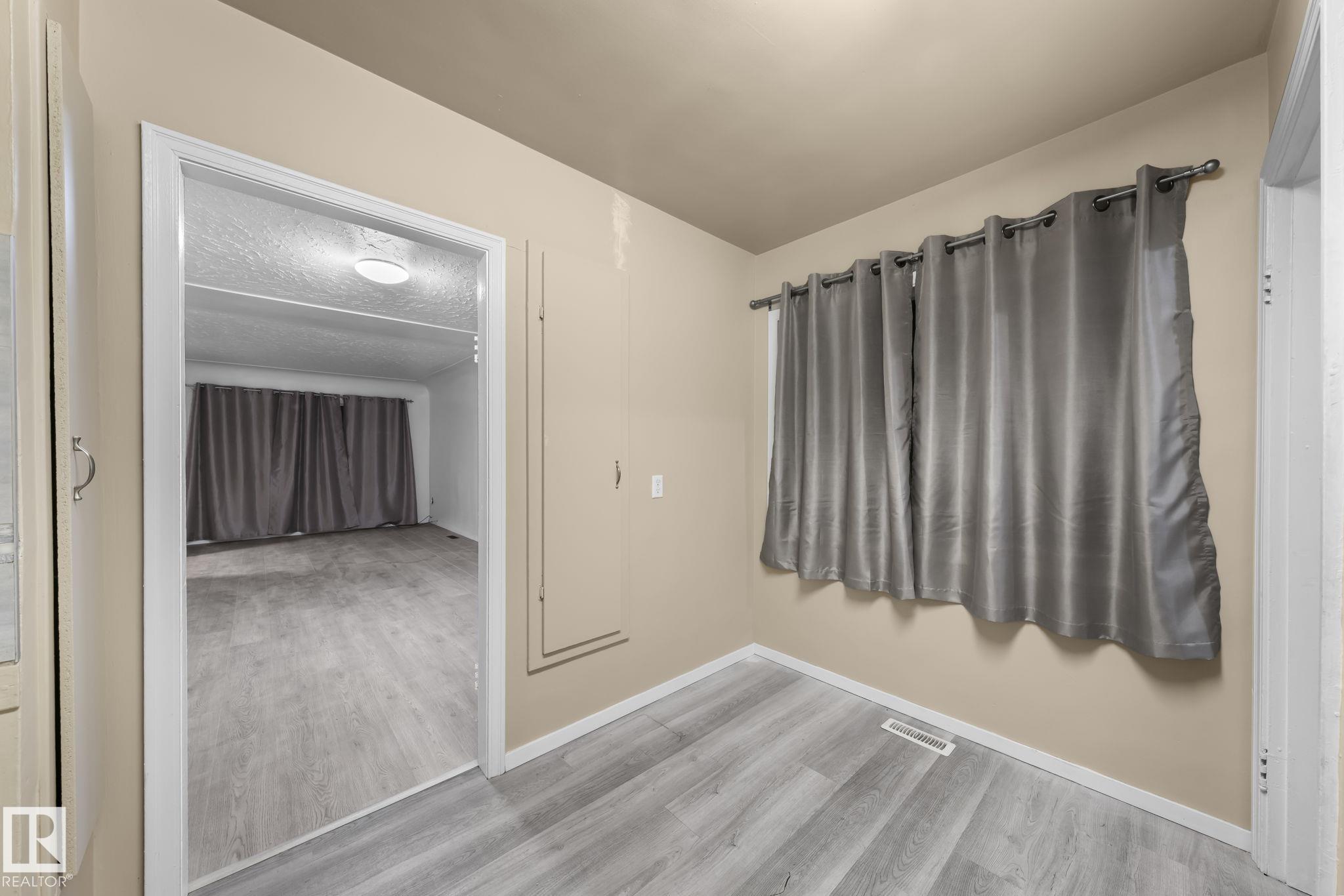 https://zimg.paragon.ice.com/ParagonImages/Property/PM/RAE/225399291/9/0/0/89fdb4b75744a246b79b92ca37f1909c/1/4c68f971a78c9ec0d6a886729da618c9/225399291-8b0753ed-55d0-4c7a-890d-15c6834c5888.JPG