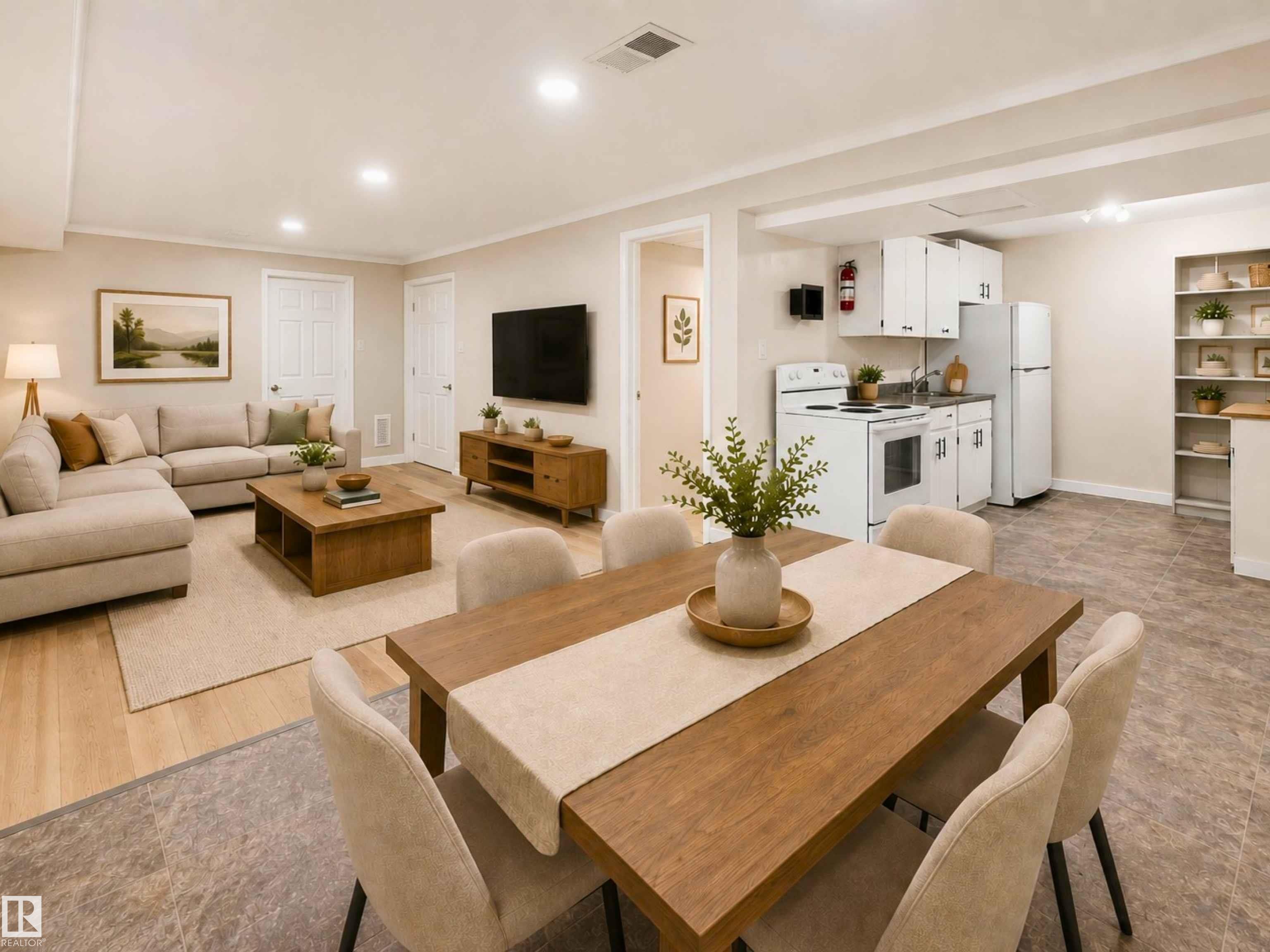 https://zimg.paragon.ice.com/ParagonImages/Property/PM/RAE/225399299/29/0/0/afc495125ef106371dede972f82f30f4/1/d1d2956c29d7c1e29a7e494b7cf82768/225399299-7e881bef-14b2-4e6f-81a8-ec3275bdaa21.JPG