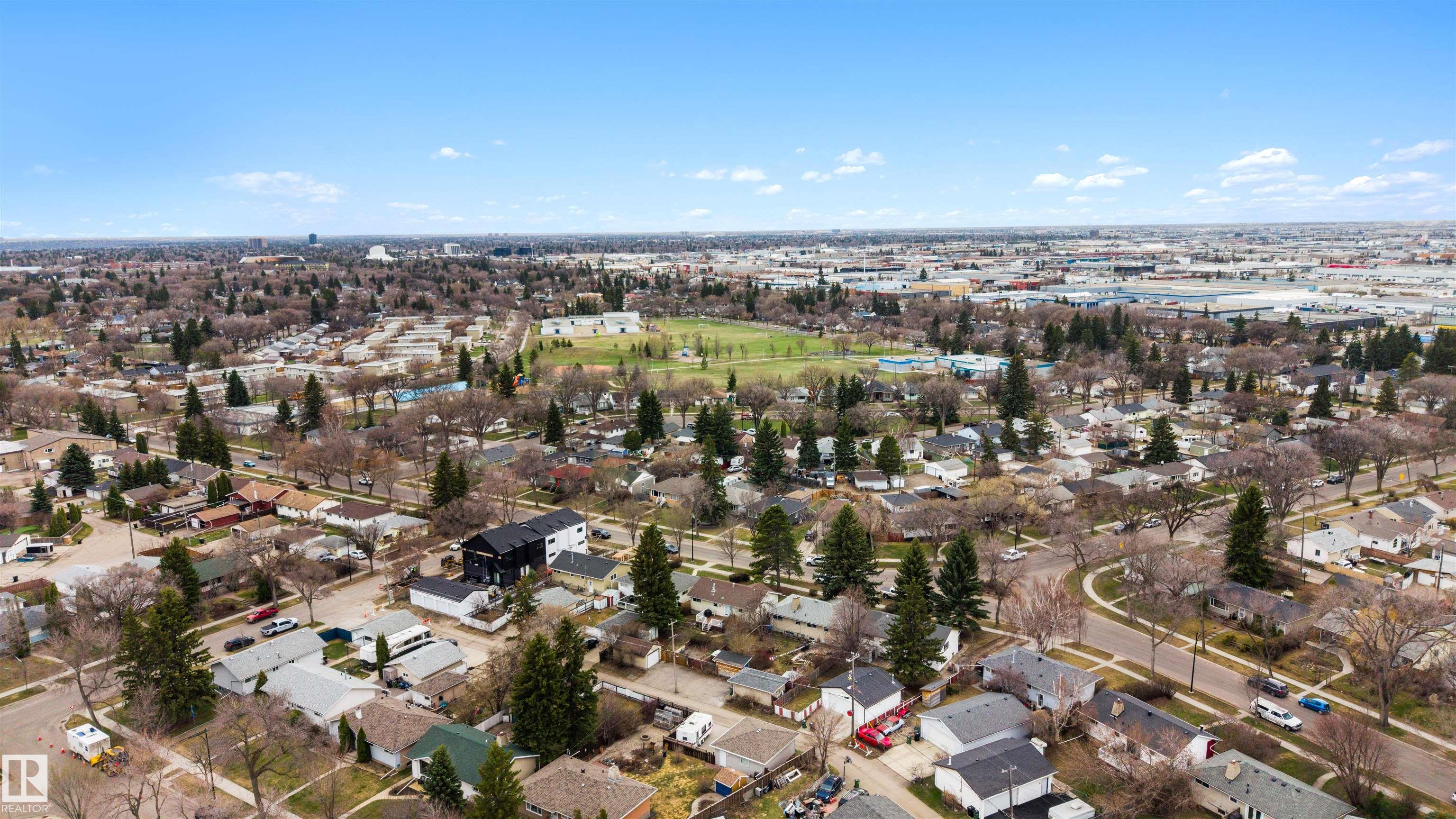 https://zimg.paragon.ice.com/ParagonImages/Property/PM/RAE/225399299/48/0/0/548c75f563afdc7c2a05ead9b9730a3b/1/d1d2956c29d7c1e29a7e494b7cf82768/225399299-0ac8cb8c-d675-4e35-b11e-c8e443a8de25.JPG