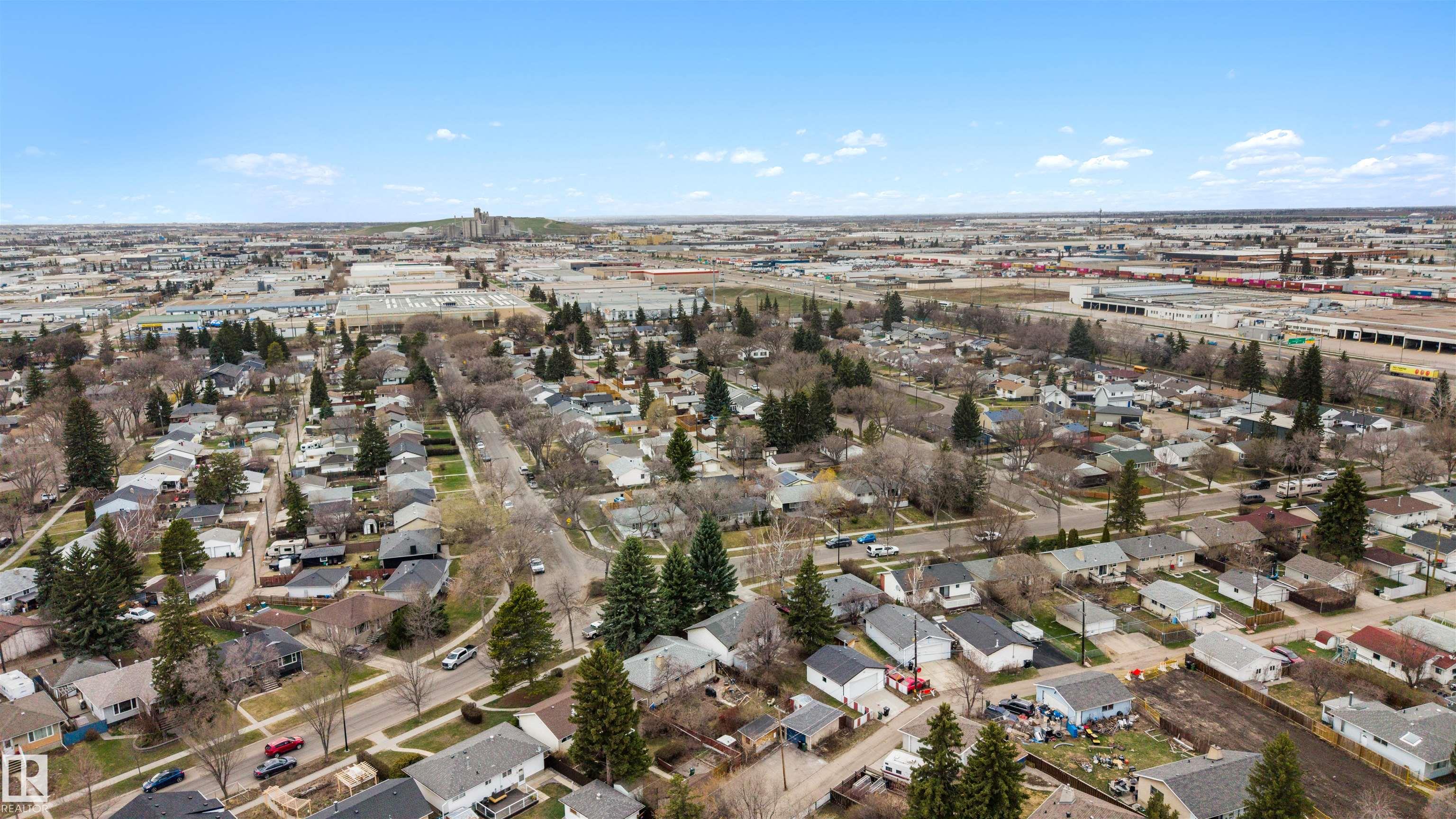 https://zimg.paragon.ice.com/ParagonImages/Property/PM/RAE/225399299/49/0/0/c27fa7b6facb64ed55e5a5a93a96f5d0/1/d1d2956c29d7c1e29a7e494b7cf82768/225399299-0521f42a-b832-49d0-9e7b-d04f0f680926.JPG