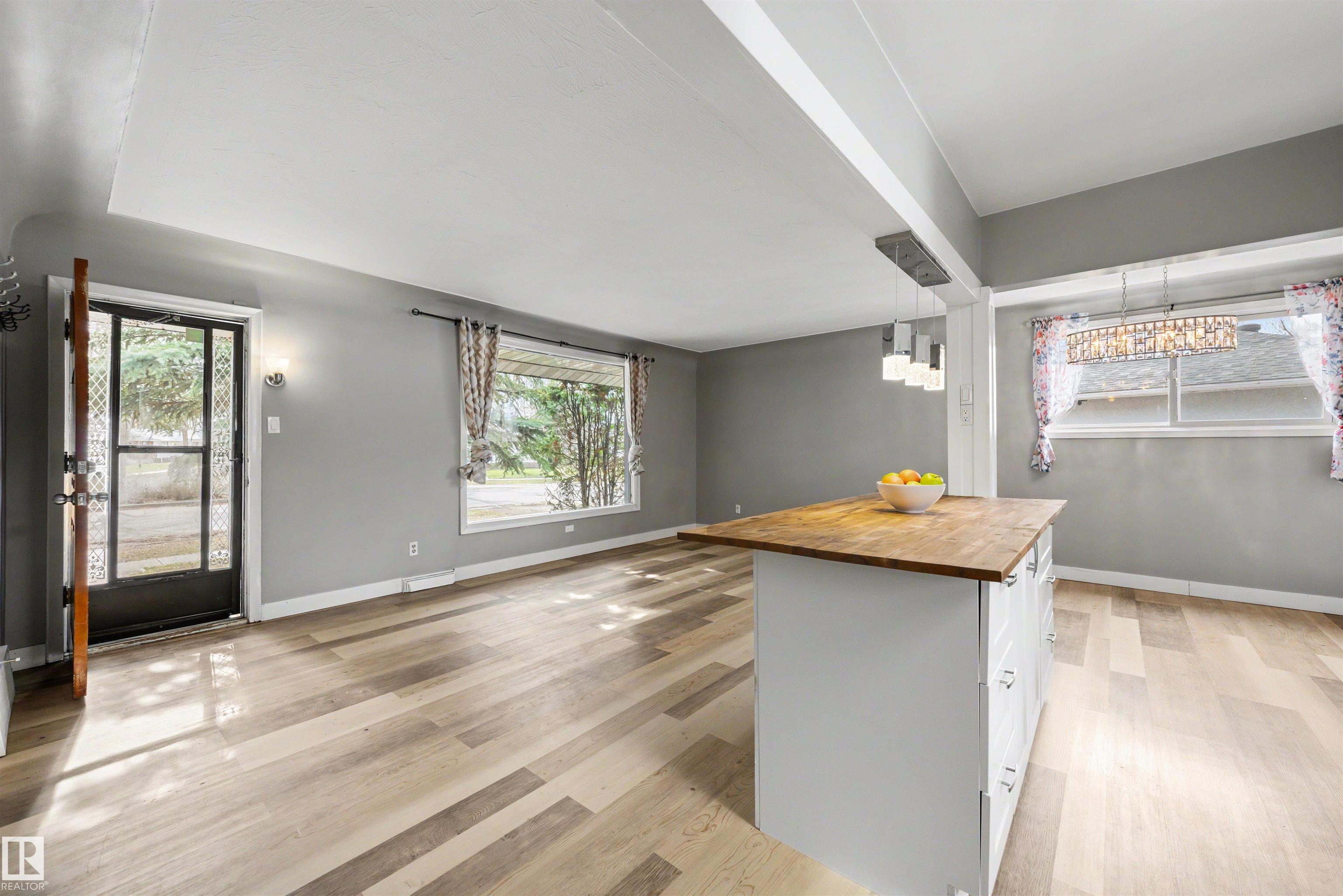 Photo 8 at 12423 135 Street NW, Dovercourt, Edmonton