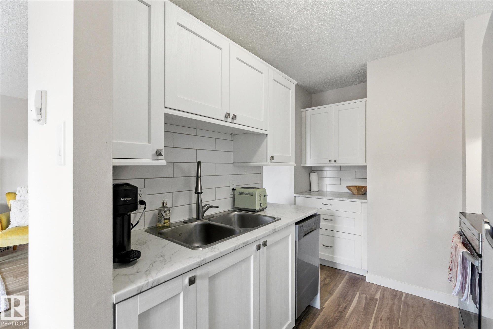 https://zimg.paragon.ice.com/ParagonImages/Property/PM/RAE/225399301/7/0/0/cf237e081362fb571d867983135b639d/1/7e3c9250f59bfb9b2afdd70b477b45ab/225399301-c9cc3869-8897-43c6-8c3d-f5a37e54c544.JPG