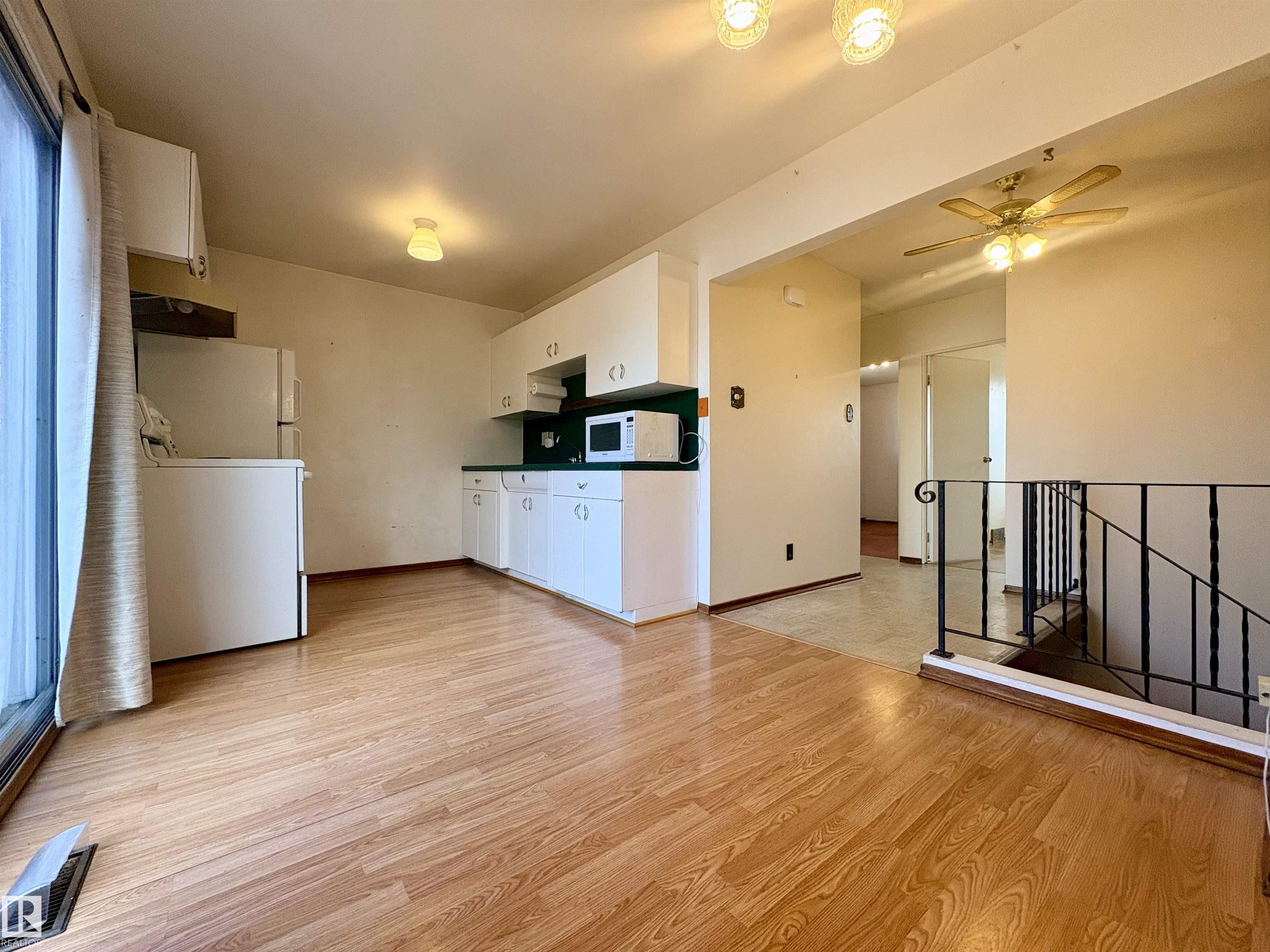 Photo 14 at 16321 109a Avenue NW, Mayfield, Edmonton