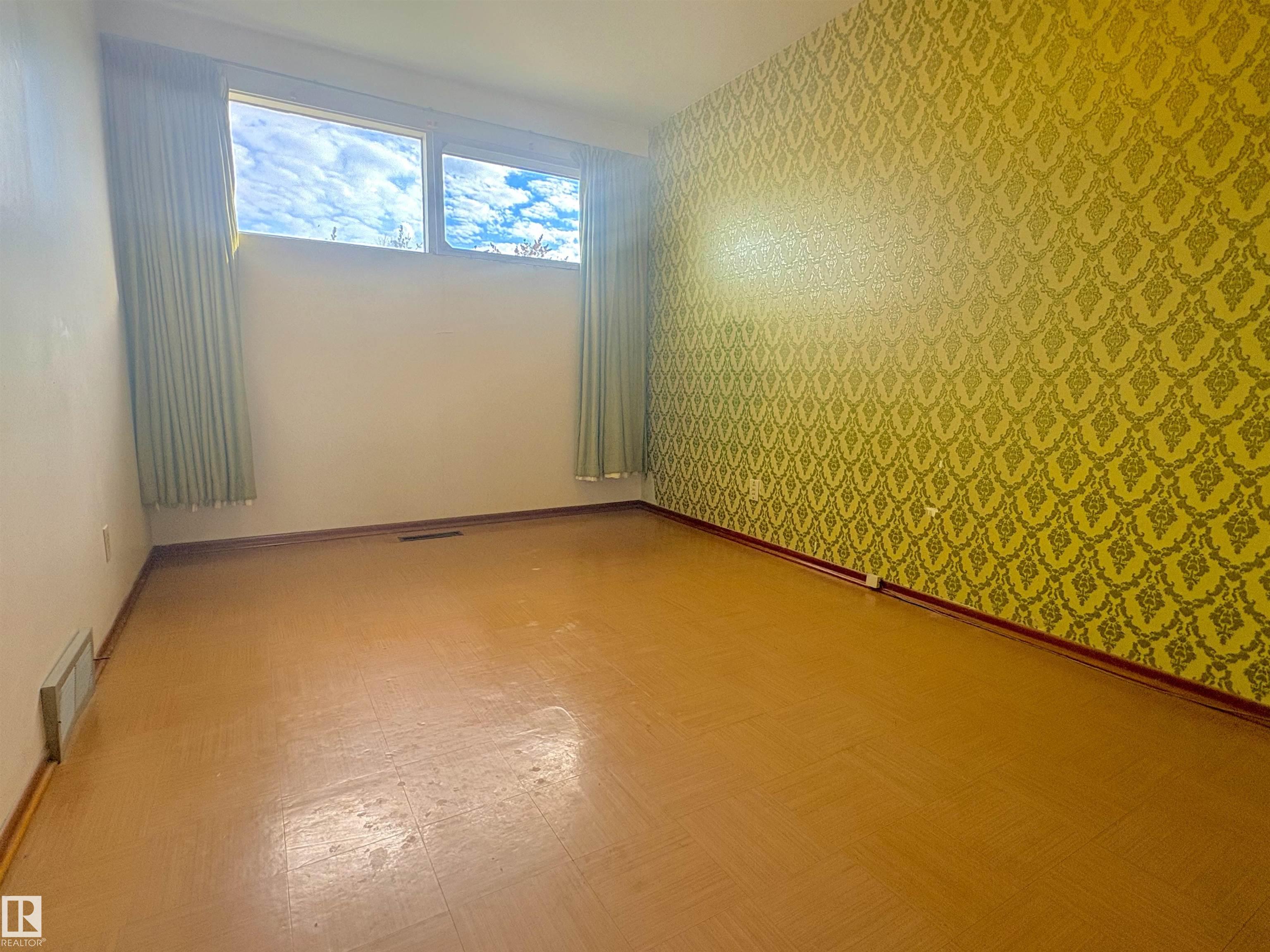 Photo 22 at 16321 109a Avenue NW, Mayfield, Edmonton