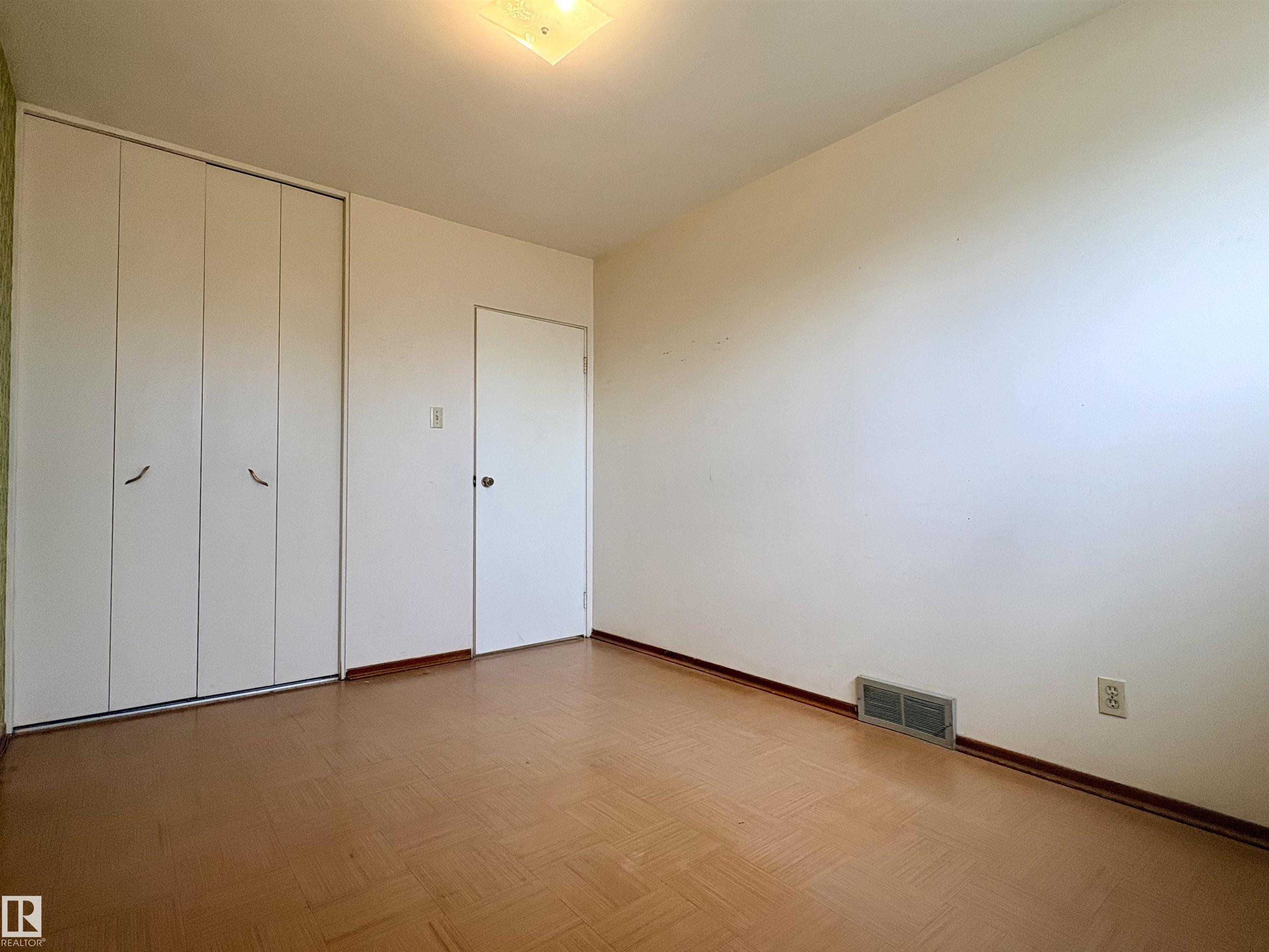 Photo 24 at 16321 109a Avenue NW, Mayfield, Edmonton