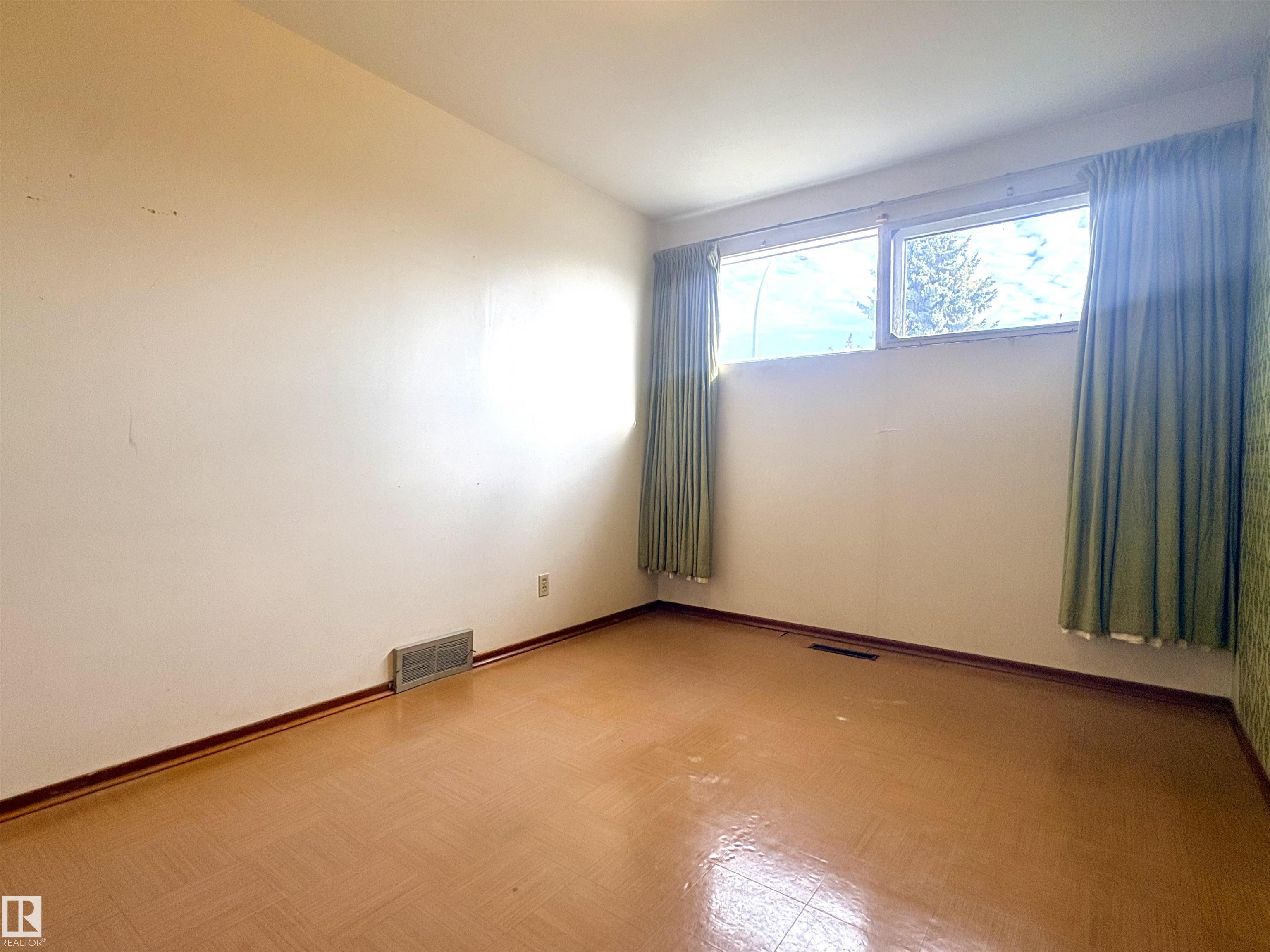 Photo 25 at 16321 109a Avenue NW, Mayfield, Edmonton