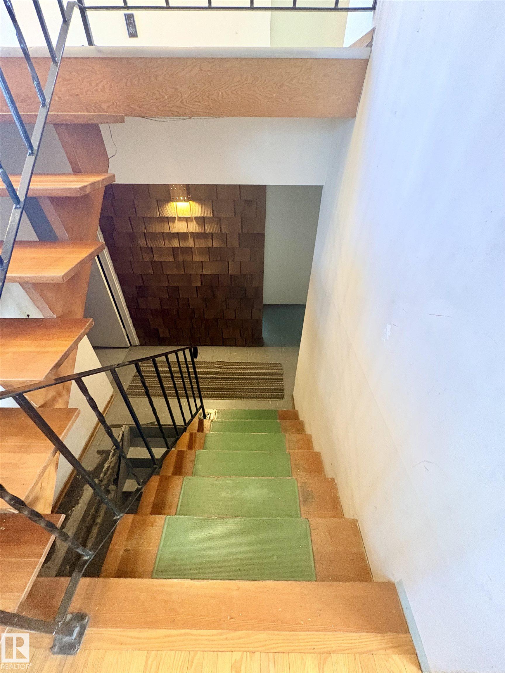 Photo 37 at 16321 109a Avenue NW, Mayfield, Edmonton