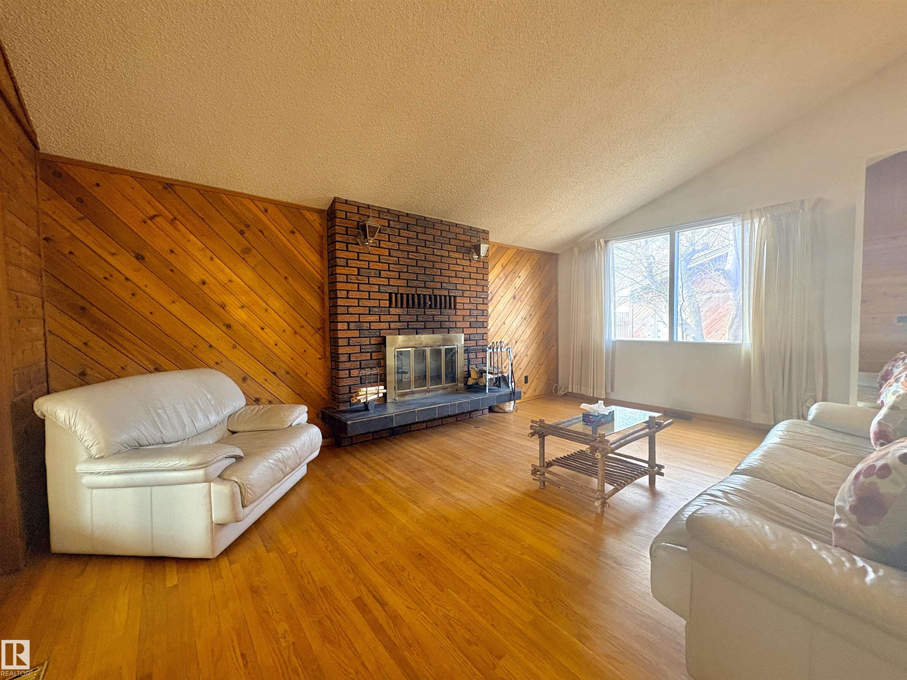 Photo 6 at 16321 109a Avenue NW, Mayfield, Edmonton