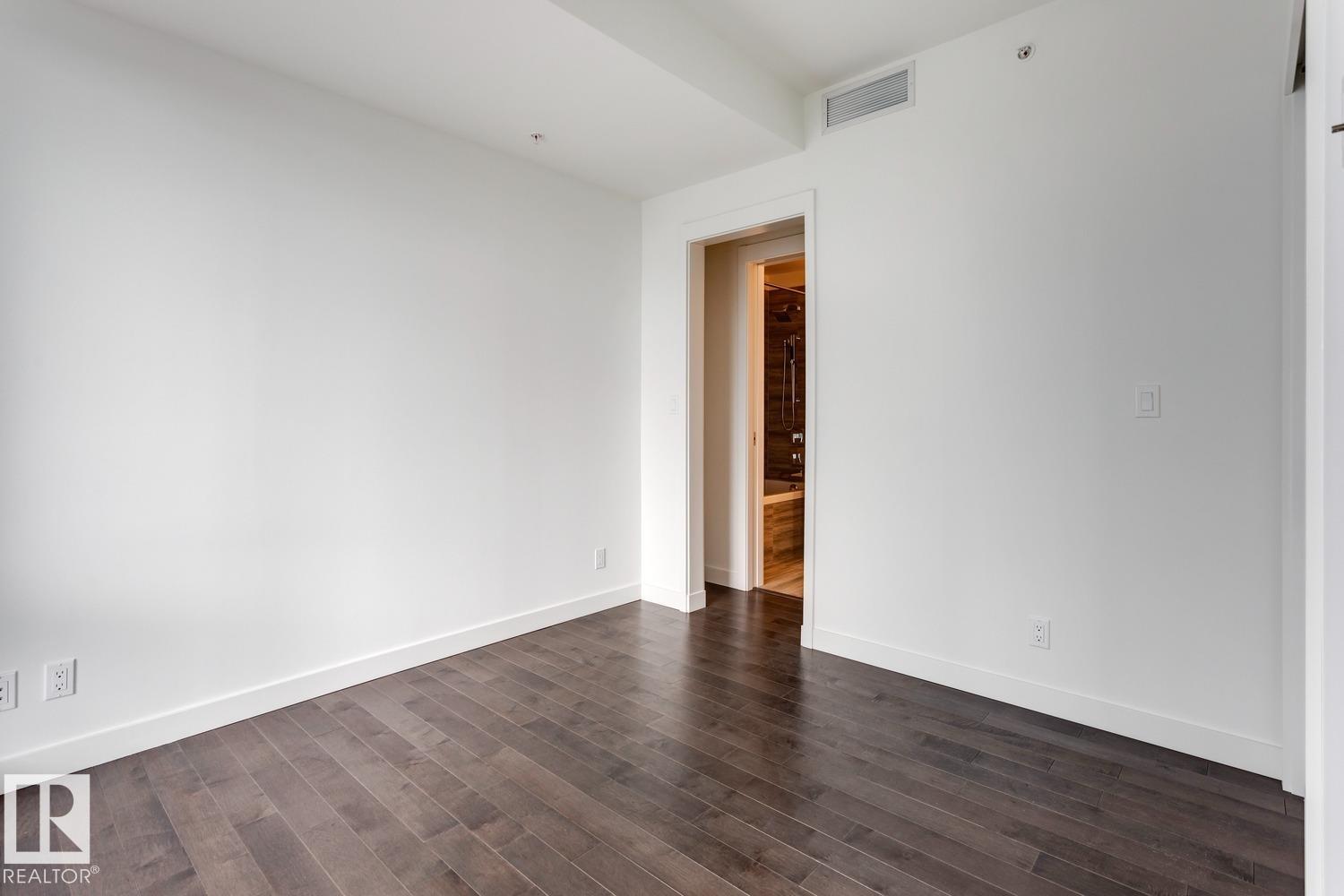 https://zimg.paragon.ice.com/ParagonImages/Property/PM/RAE/225399338/19/0/0/8a79522177309183343a9eed89eaad18/1/c54ae3ac1b7b5fc0eb1cc50a6df275b8/225399338-E30611E9-1FA8-4CF9-AD90-6F4E259F1B60.JPG