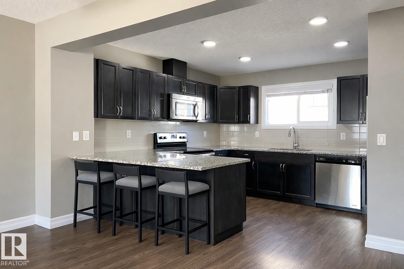https://zimg.paragon.ice.com/ParagonImages/Property/PM/RAE/225399348/10/0/0/4e6a7a12e11f9eea16fedec0536dff08/1/47e10913782e2022c093fa6e90cc7c8c/225399348-320d11b2-2331-4835-aec5-f2347265cb18.JPG