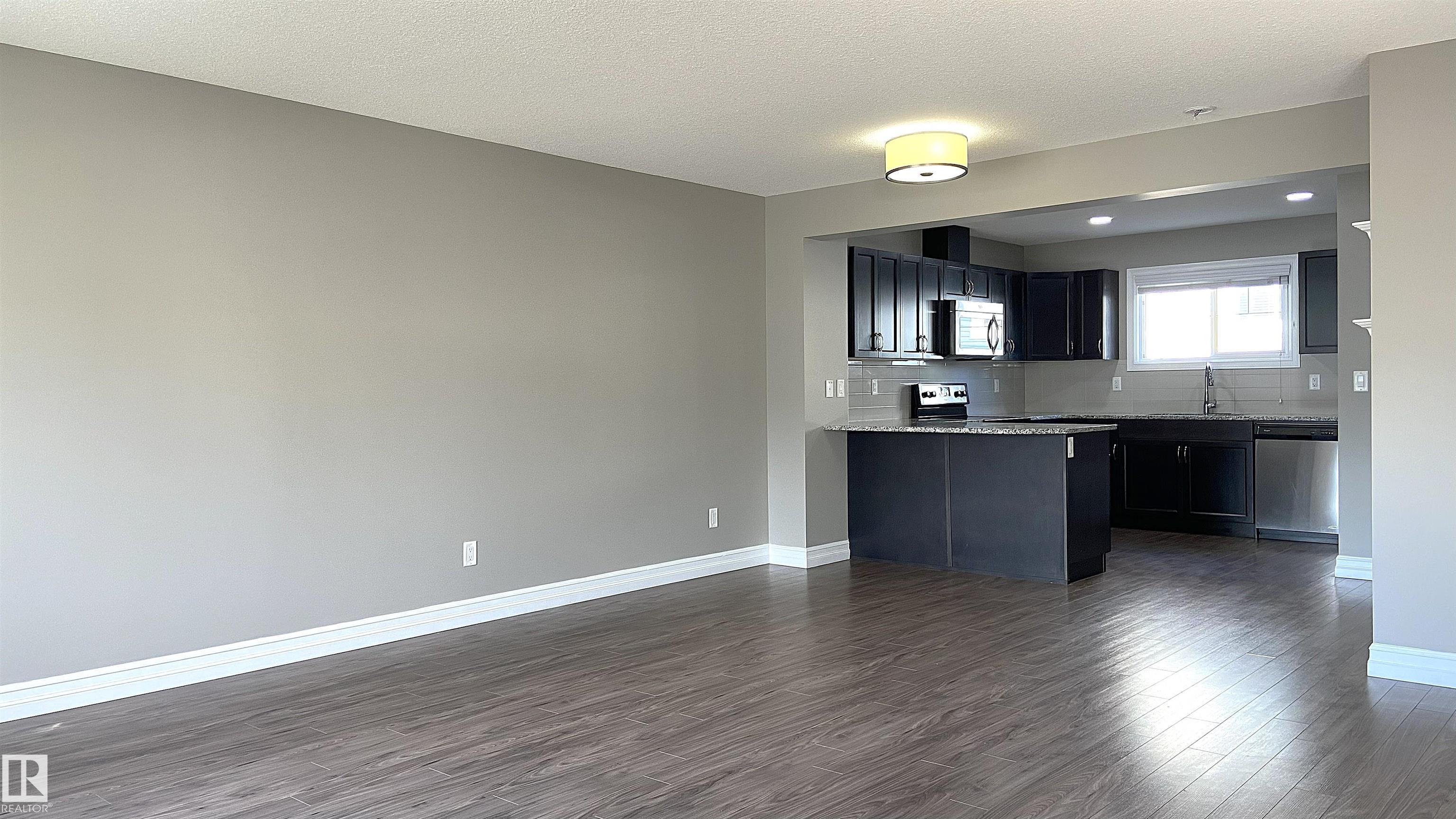 https://zimg.paragon.ice.com/ParagonImages/Property/PM/RAE/225399348/6/0/0/0bf1e4c72521de65e36ce9f5dfca195e/1/47e10913782e2022c093fa6e90cc7c8c/225399348-a8df173c-41ef-4c0e-9f45-940929b0266e.JPG