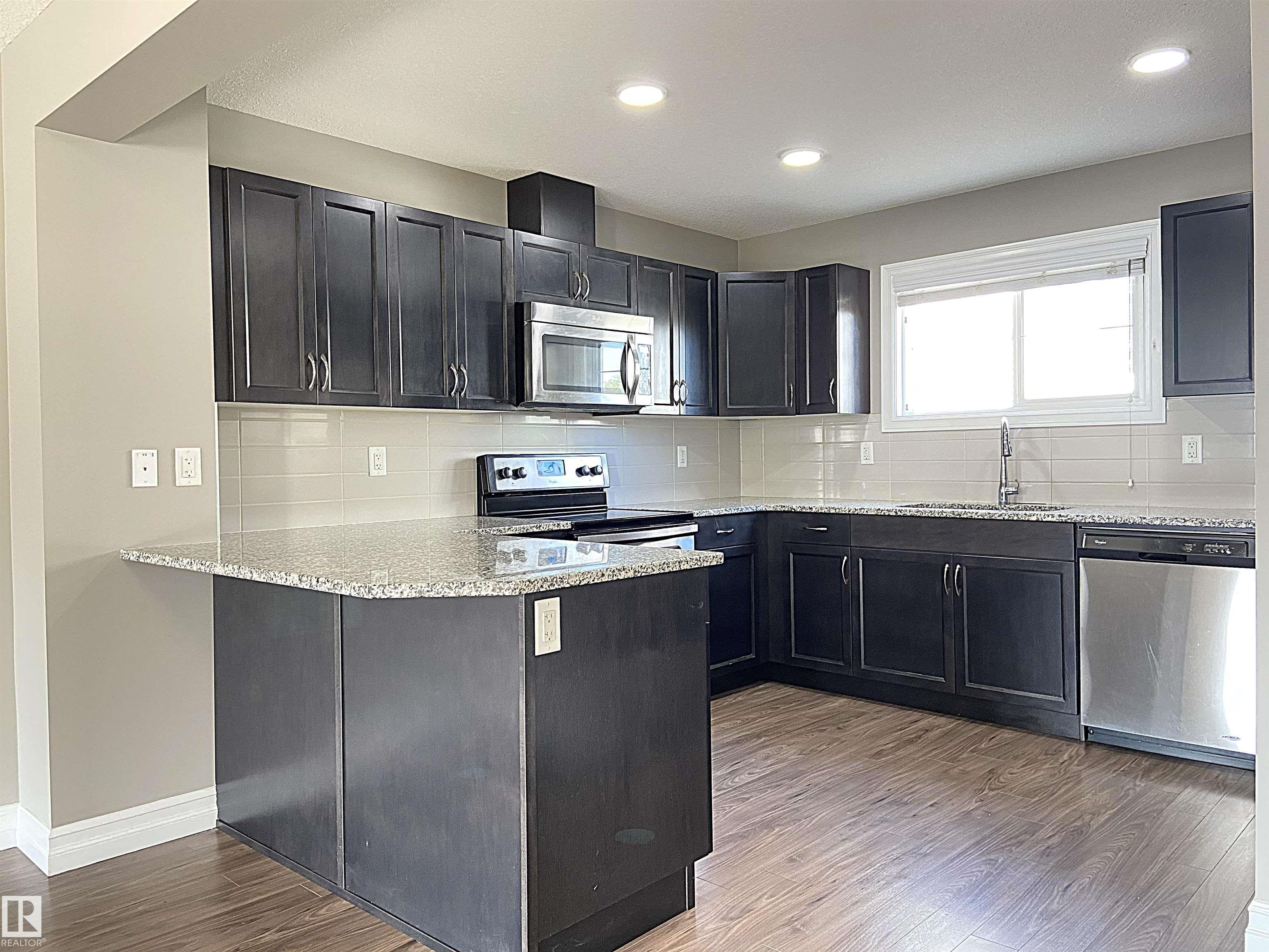 https://zimg.paragon.ice.com/ParagonImages/Property/PM/RAE/225399348/9/0/0/21183fd95f696cdc35a695cf0b044d8b/1/47e10913782e2022c093fa6e90cc7c8c/225399348-78d691d2-459d-4c41-ab79-5ed558f9d9fd.JPG