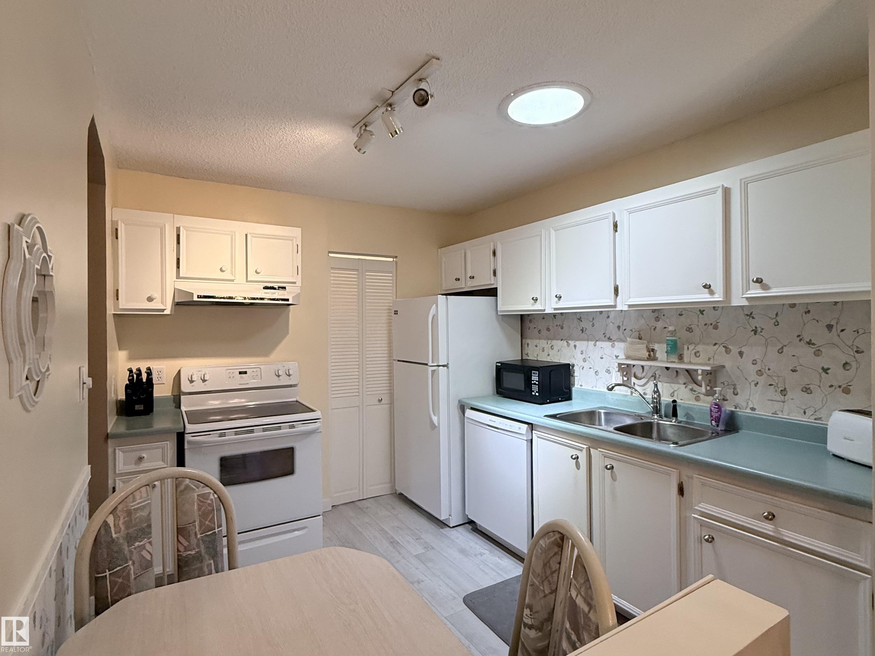 https://zimg.paragon.ice.com/ParagonImages/Property/PM/RAE/225399349/6/0/0/61882fde75b568e784c8b750ab8c00b5/1/640fb96d3169cfe50c8d45c485005720/225399349-bf9cce85-dcc3-445a-b637-1fc463dd64bc.JPG