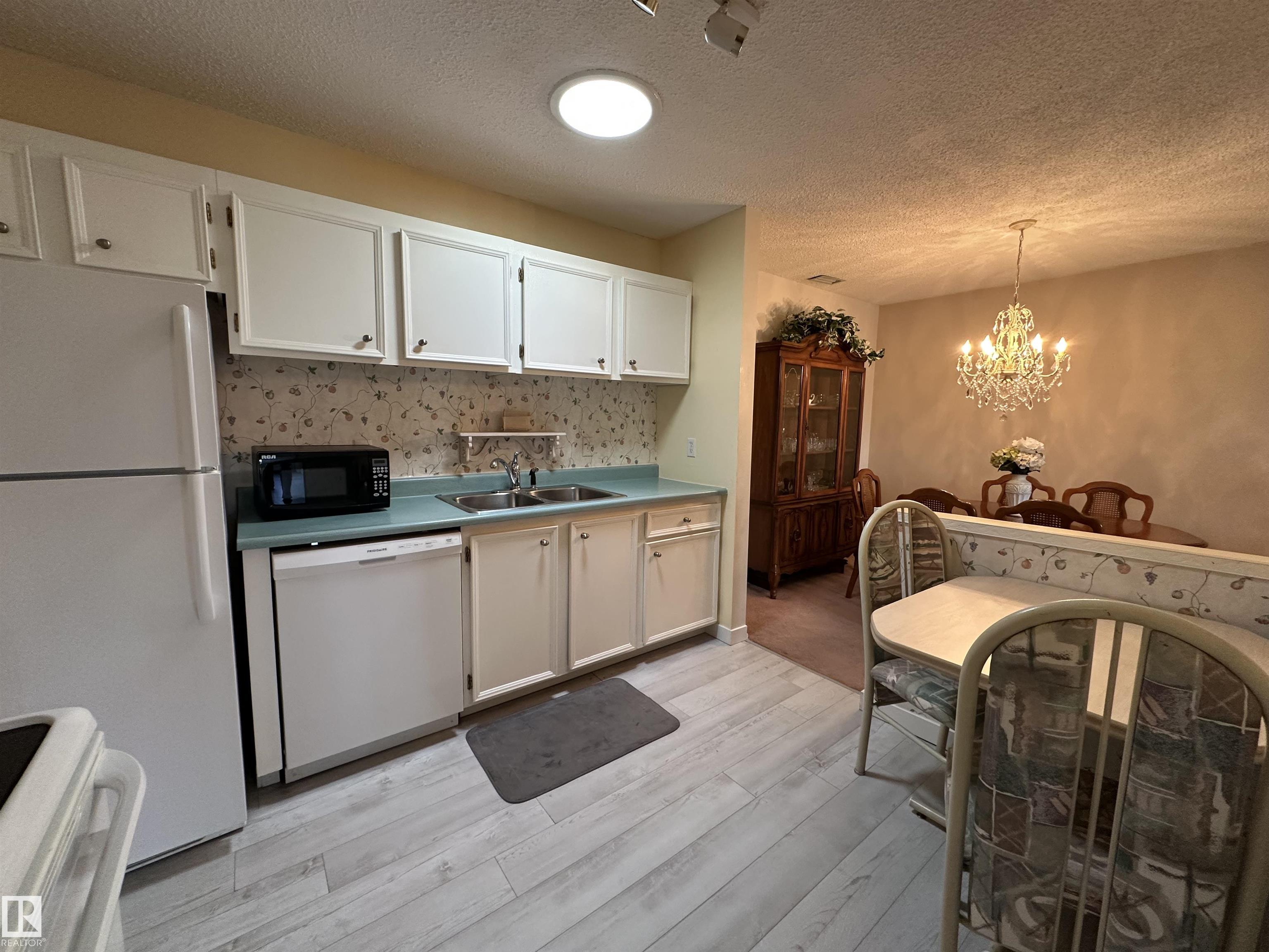 https://zimg.paragon.ice.com/ParagonImages/Property/PM/RAE/225399349/7/0/0/0c7330c9457f607f56ccd343e3b1ca65/1/640fb96d3169cfe50c8d45c485005720/225399349-e96c3afe-5b22-403e-abfd-8a12f2064802.JPG