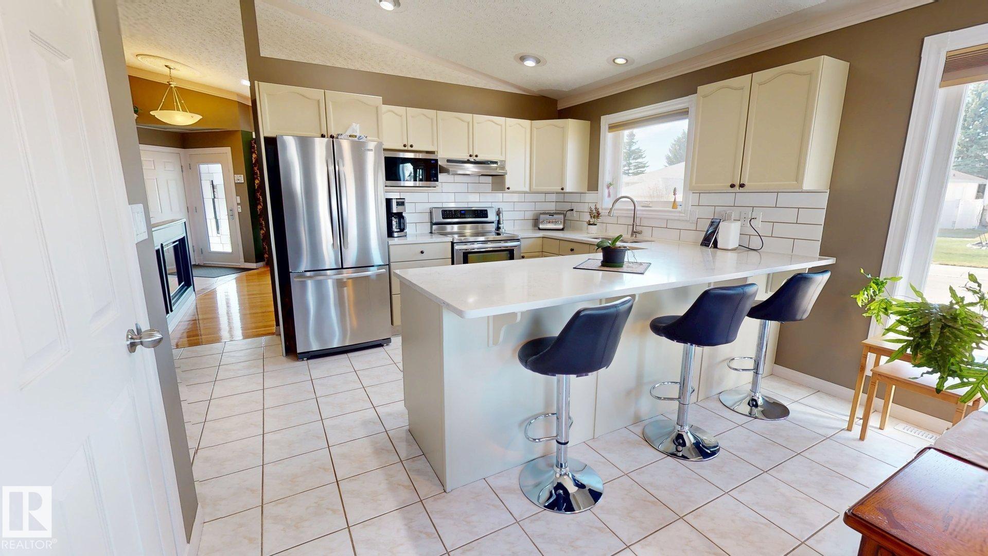 Photo 7 at 76 Chancery Way, Charlton Heights, Sherwood Park