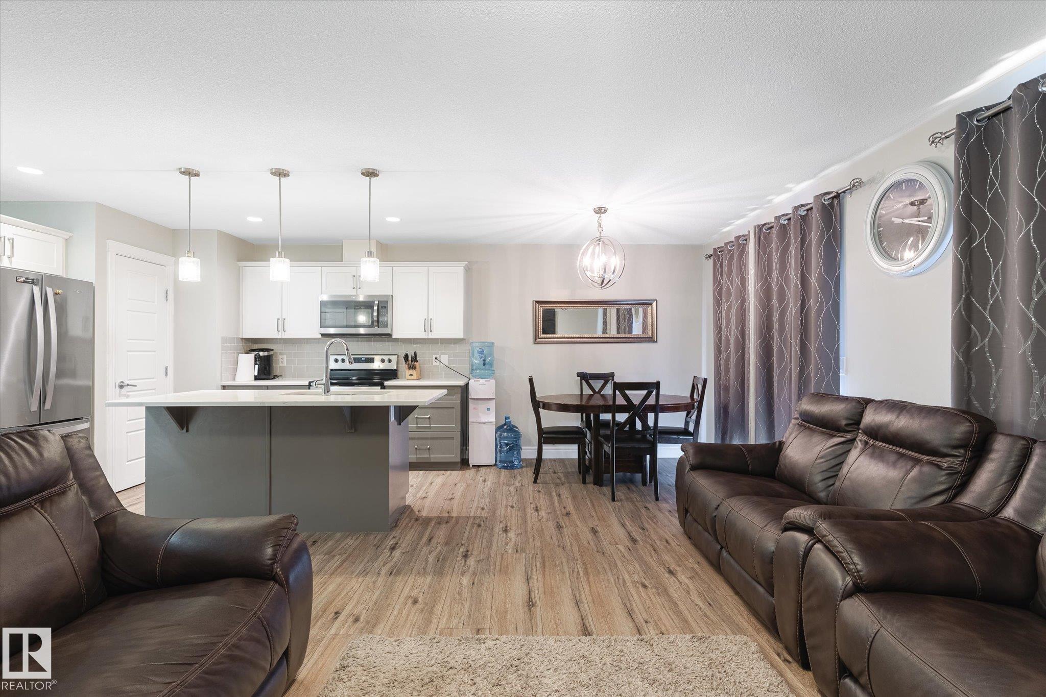 https://zimg.paragon.ice.com/ParagonImages/Property/PM/RAE/225399359/6/0/0/a4e7c884369320e49fc5d7d767d94496/1/27e5dfb306e4e7c4e585e4d453959253/225399359-B98697EE-EE49-4974-B7A7-3E8C9FD498FF.JPG