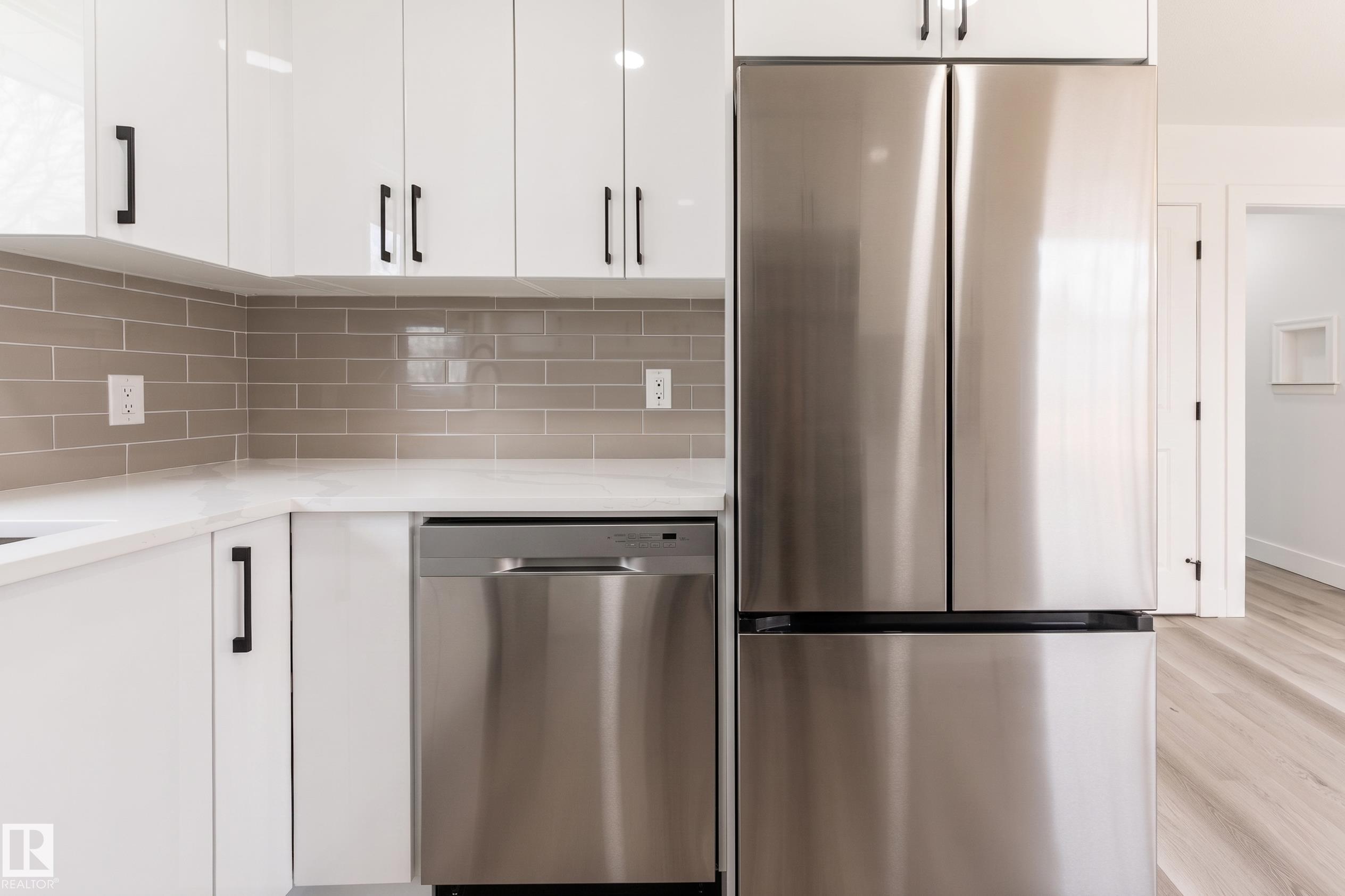 https://zimg.paragon.ice.com/ParagonImages/Property/PM/RAE/225399362/14/0/0/0a8668db32102524c075d5bb19639726/1/4dcb15ca369960decdf701a681f8ae29/225399362-57ed6eb5-e79c-442e-ad81-5fdfc3c24e25.JPG