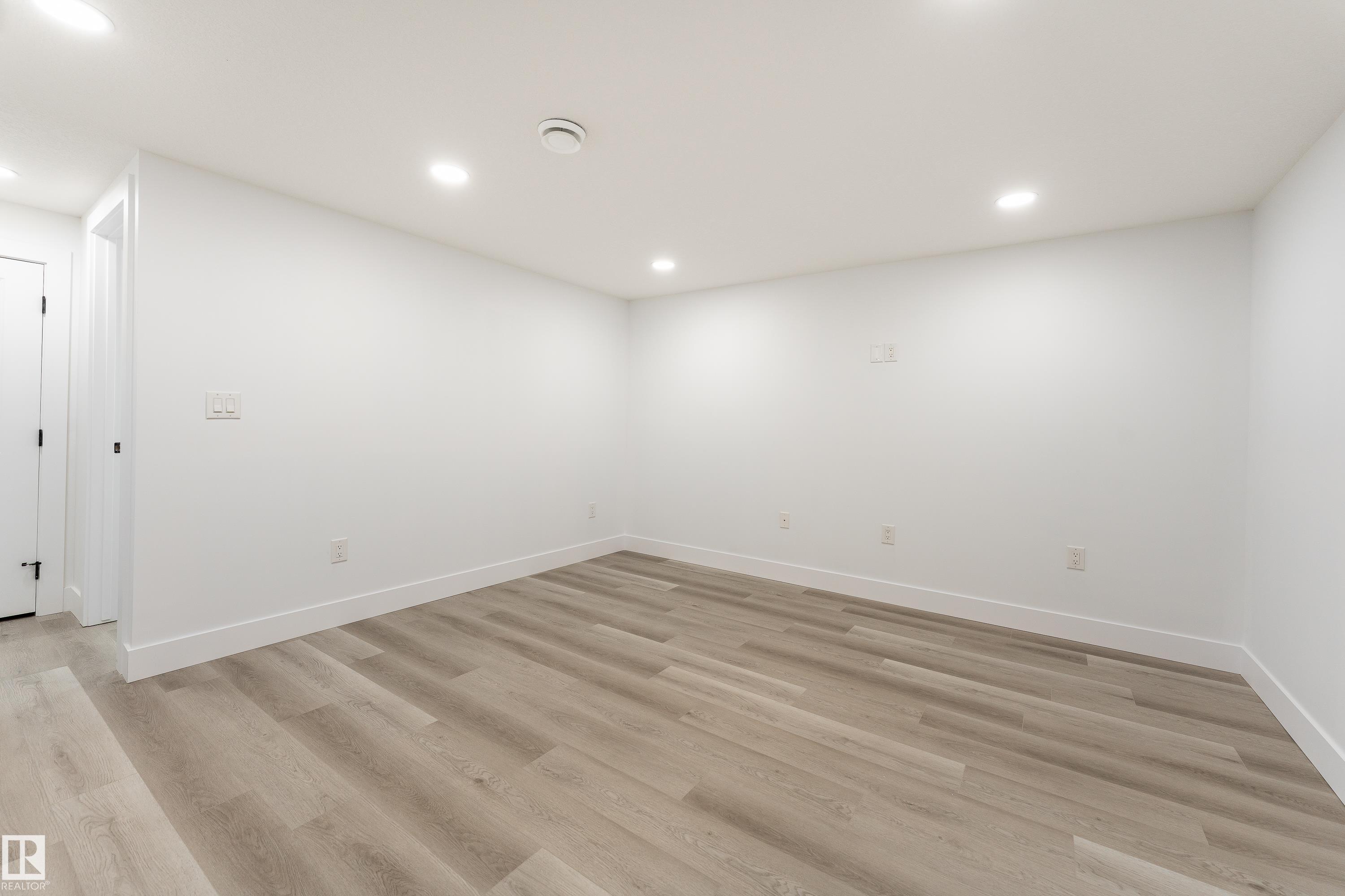 https://zimg.paragon.ice.com/ParagonImages/Property/PM/RAE/225399362/20/0/0/be6fcdf4e079d3d10f0505613f916a5b/1/4dcb15ca369960decdf701a681f8ae29/225399362-b820915f-5122-40bf-91b1-9b618e004d79.JPG