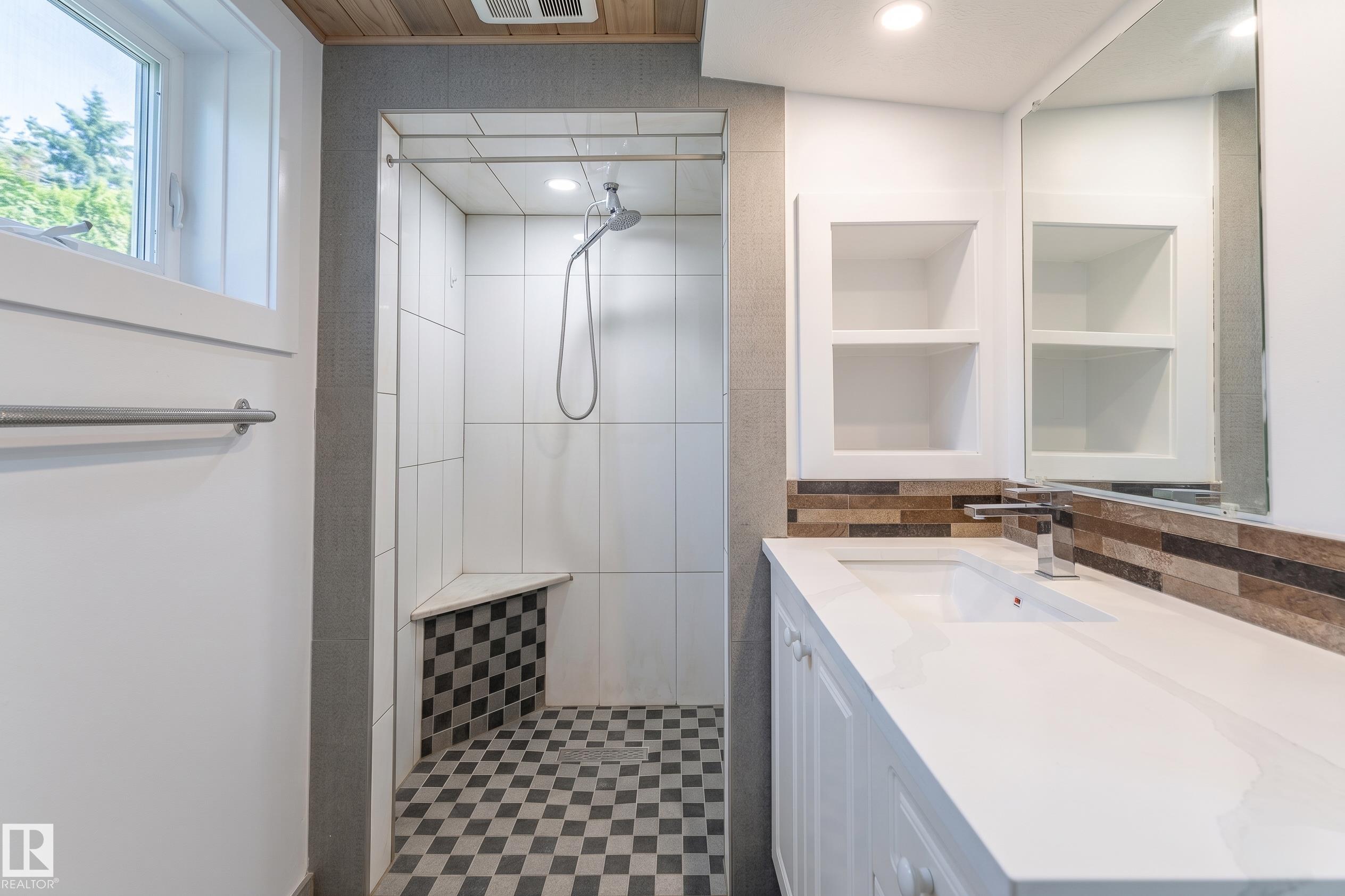 https://zimg.paragon.ice.com/ParagonImages/Property/PM/RAE/225399362/23/0/0/60f089dc360cd624024f5ac690b186b9/1/4dcb15ca369960decdf701a681f8ae29/225399362-4559dd91-6b04-4be6-8cf6-13f451a86fbd.JPG