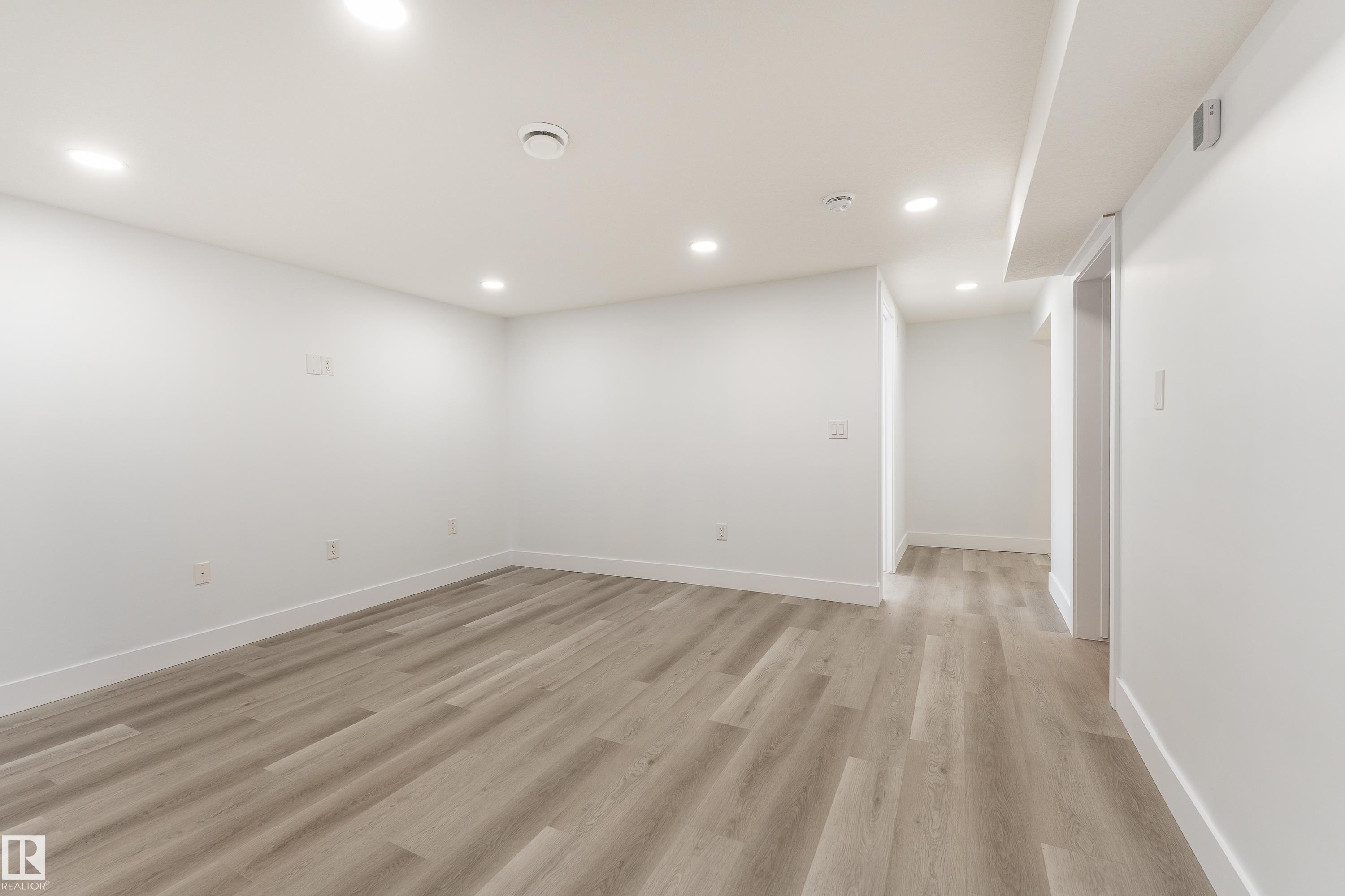 https://zimg.paragon.ice.com/ParagonImages/Property/PM/RAE/225399362/30/0/0/310d57614096305ff76788eb802d84b1/1/4dcb15ca369960decdf701a681f8ae29/225399362-443a2e0c-96d3-4c21-871f-96a5954ada26.JPG