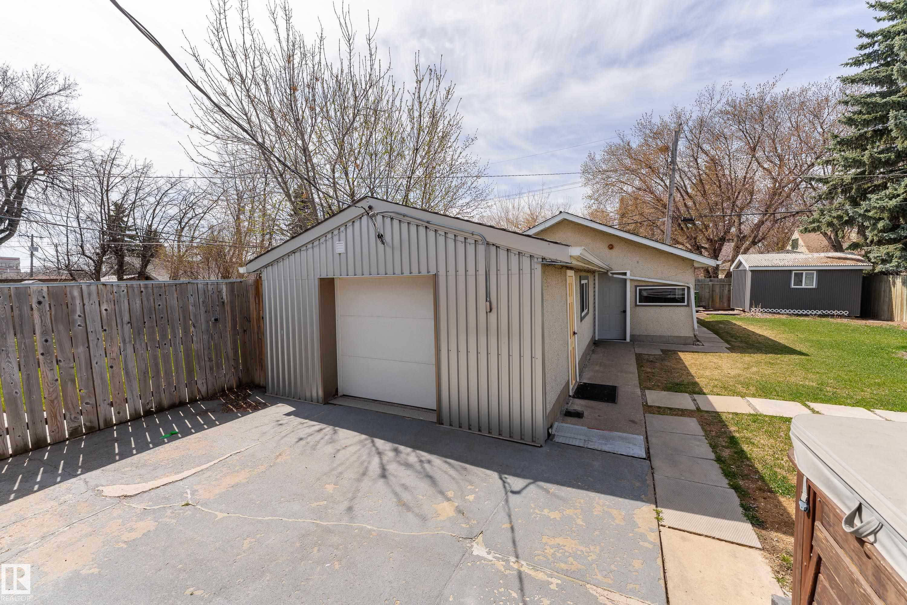 https://zimg.paragon.ice.com/ParagonImages/Property/PM/RAE/225399362/43/0/0/3880ef797034931e64561be2f9bd02ed/1/4dcb15ca369960decdf701a681f8ae29/225399362-a93c4b92-3c5b-4652-97a3-a9c5e6fc0ba7.JPG