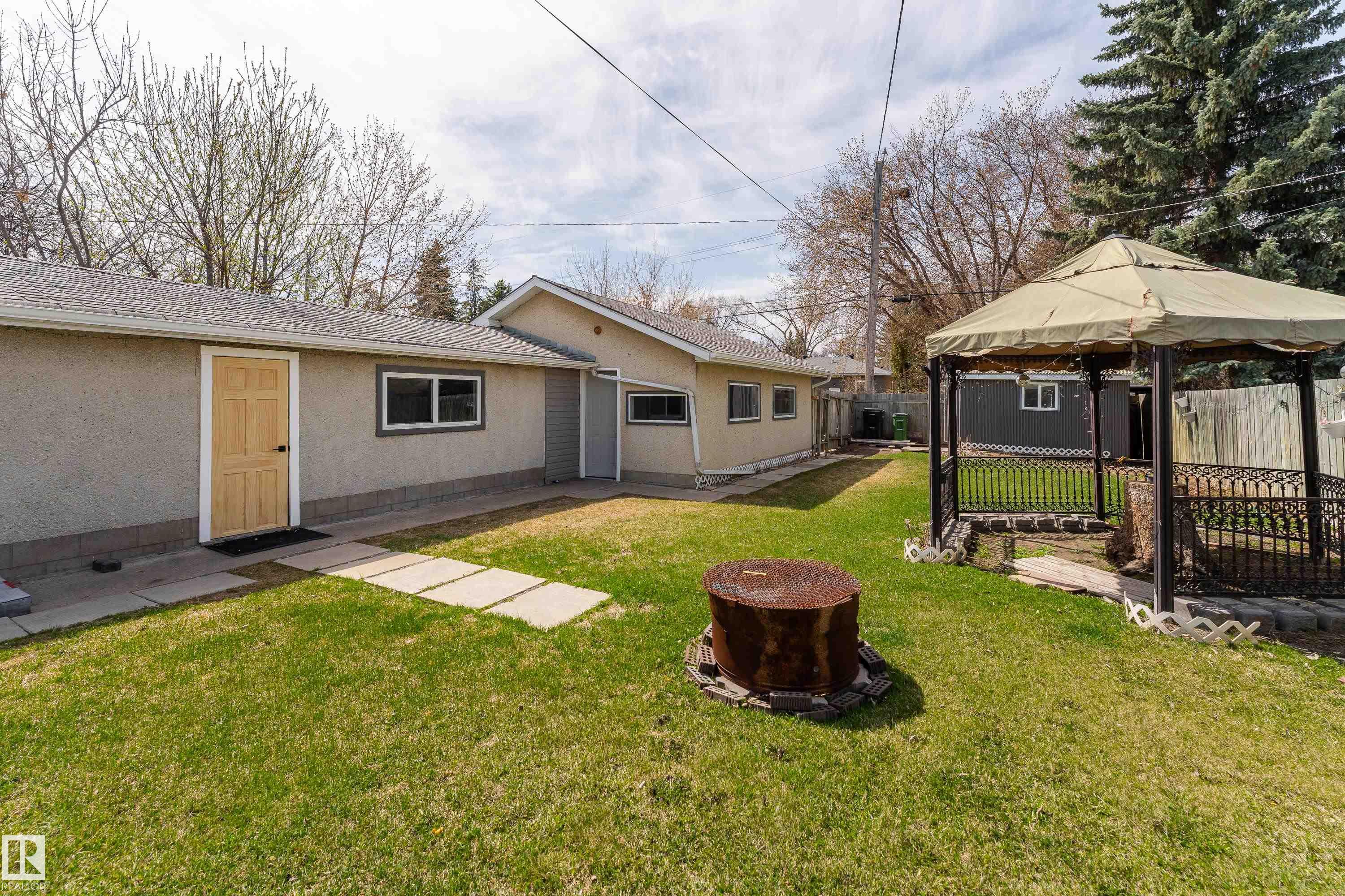 https://zimg.paragon.ice.com/ParagonImages/Property/PM/RAE/225399362/46/0/0/a9983882c5dc4e5f672b7c701b0fe10d/1/4dcb15ca369960decdf701a681f8ae29/225399362-62440867-8d33-4556-b6bd-1f03d620643a.JPG