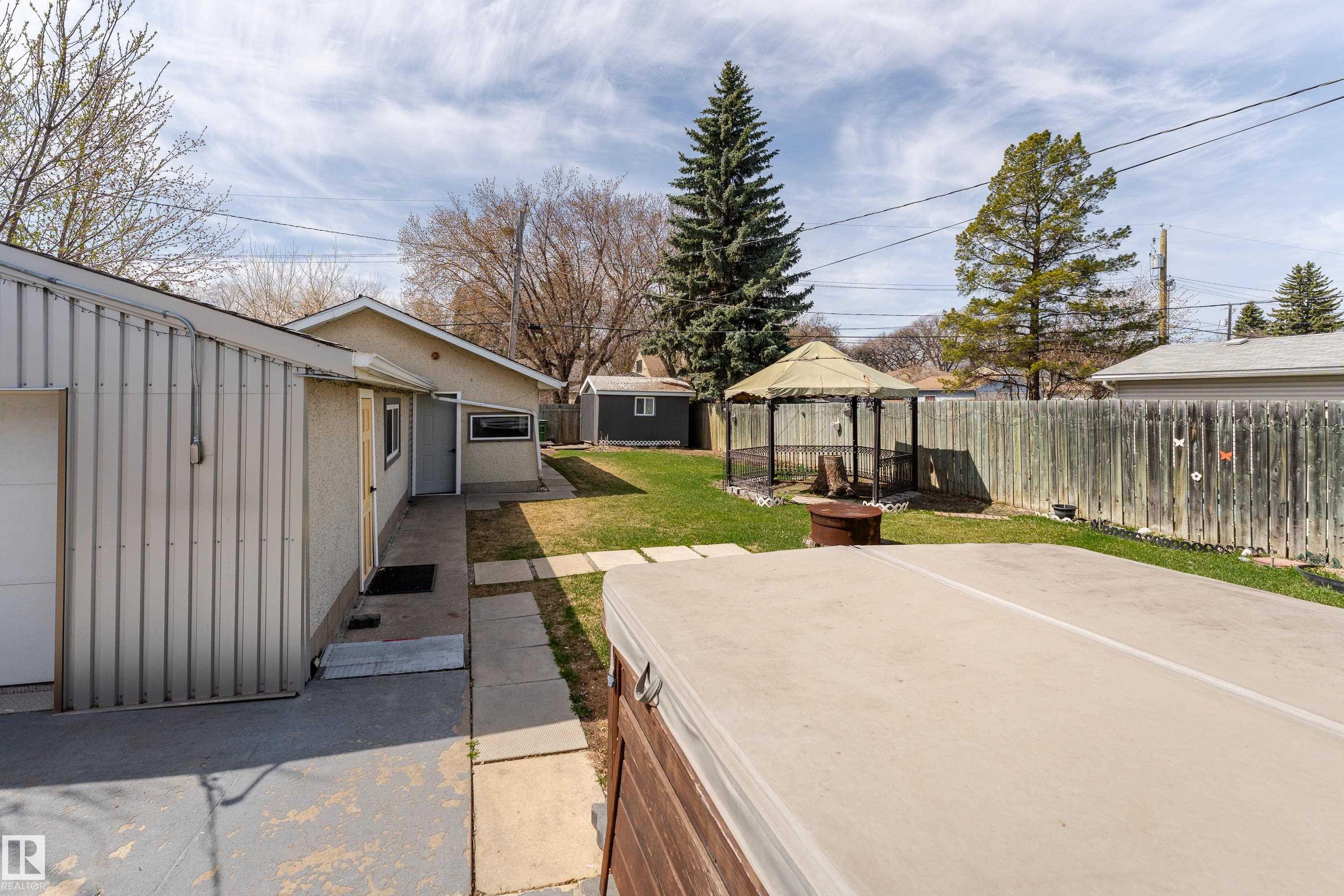 https://zimg.paragon.ice.com/ParagonImages/Property/PM/RAE/225399362/54/0/0/57cc54c34cbf0cb132977ade8259f8ee/1/4dcb15ca369960decdf701a681f8ae29/225399362-786284ea-b636-4a3d-9e71-c9b2a8a3840f.JPG
