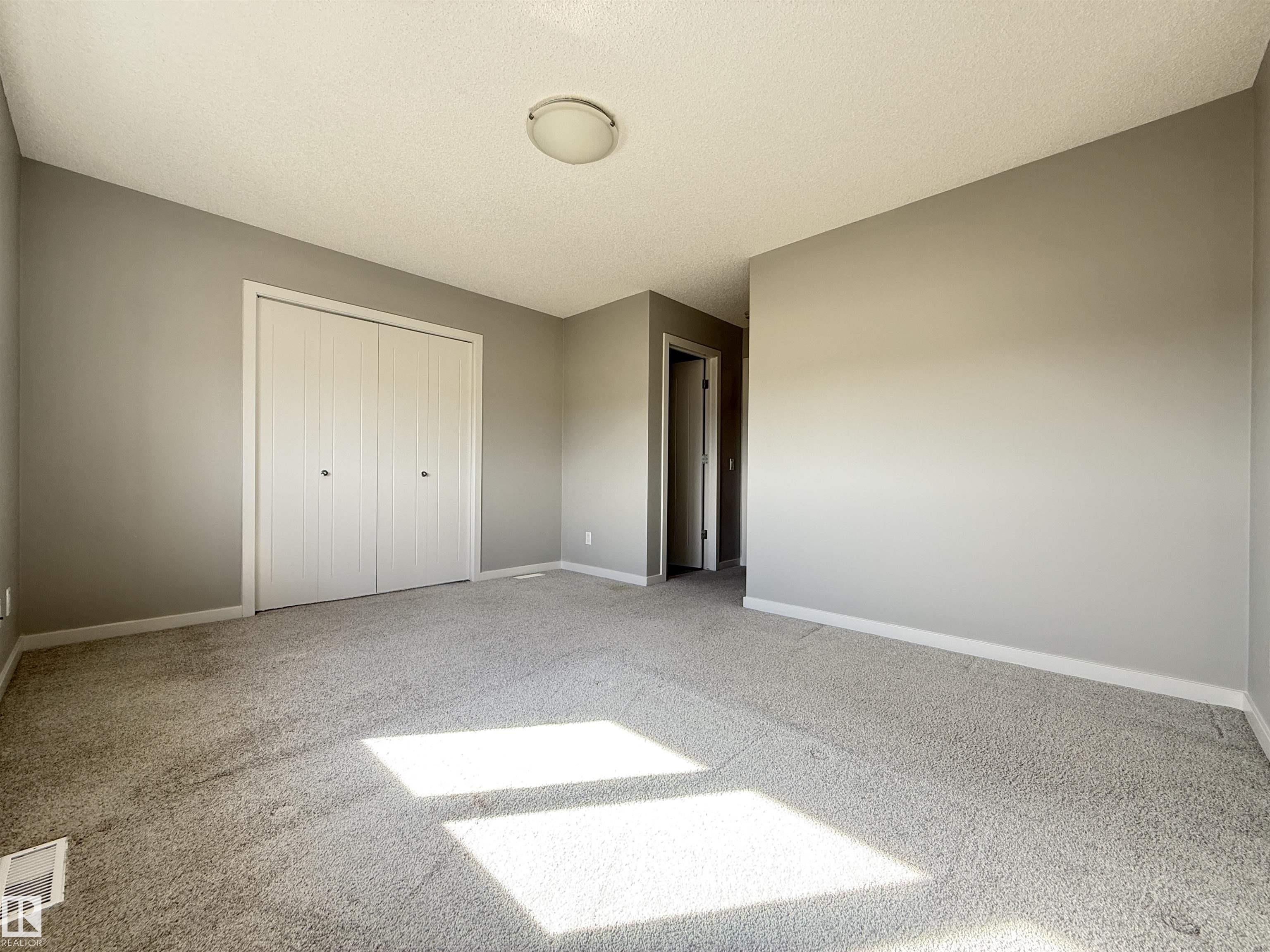 https://zimg.paragon.ice.com/ParagonImages/Property/PM/RAE/225399366/11/0/0/2a514f700f42e17911148a3003eac766/1/e0aaf61d1107046ce651087376685ddb/225399366-6ea04307-b44b-4082-aff4-1b86326a2219.JPG