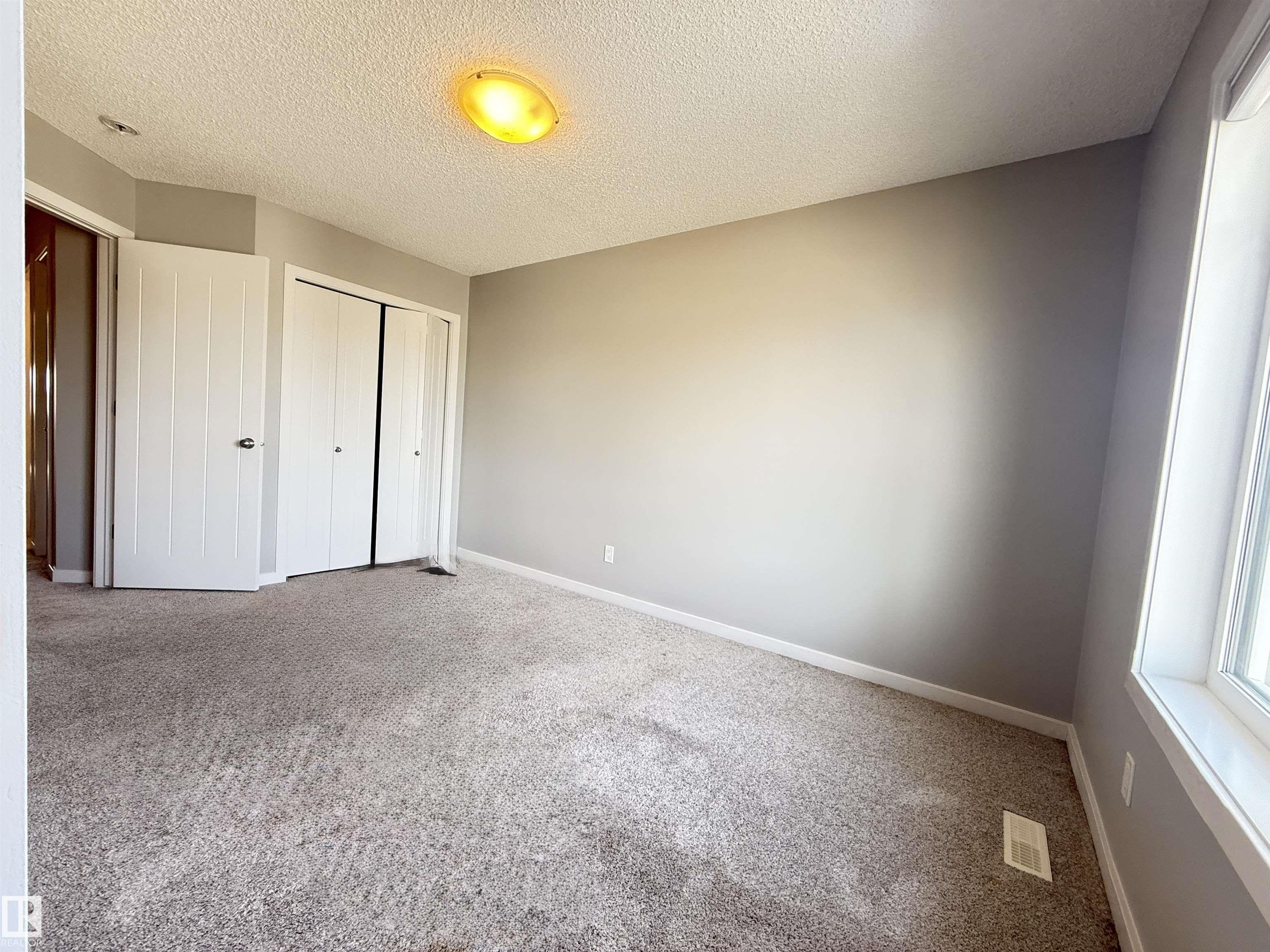 https://zimg.paragon.ice.com/ParagonImages/Property/PM/RAE/225399366/15/0/0/77f12dea2b0217e5ce2c2ba42c113508/1/e0aaf61d1107046ce651087376685ddb/225399366-77719bbb-9de1-41cd-8849-ba28e4745415.JPG