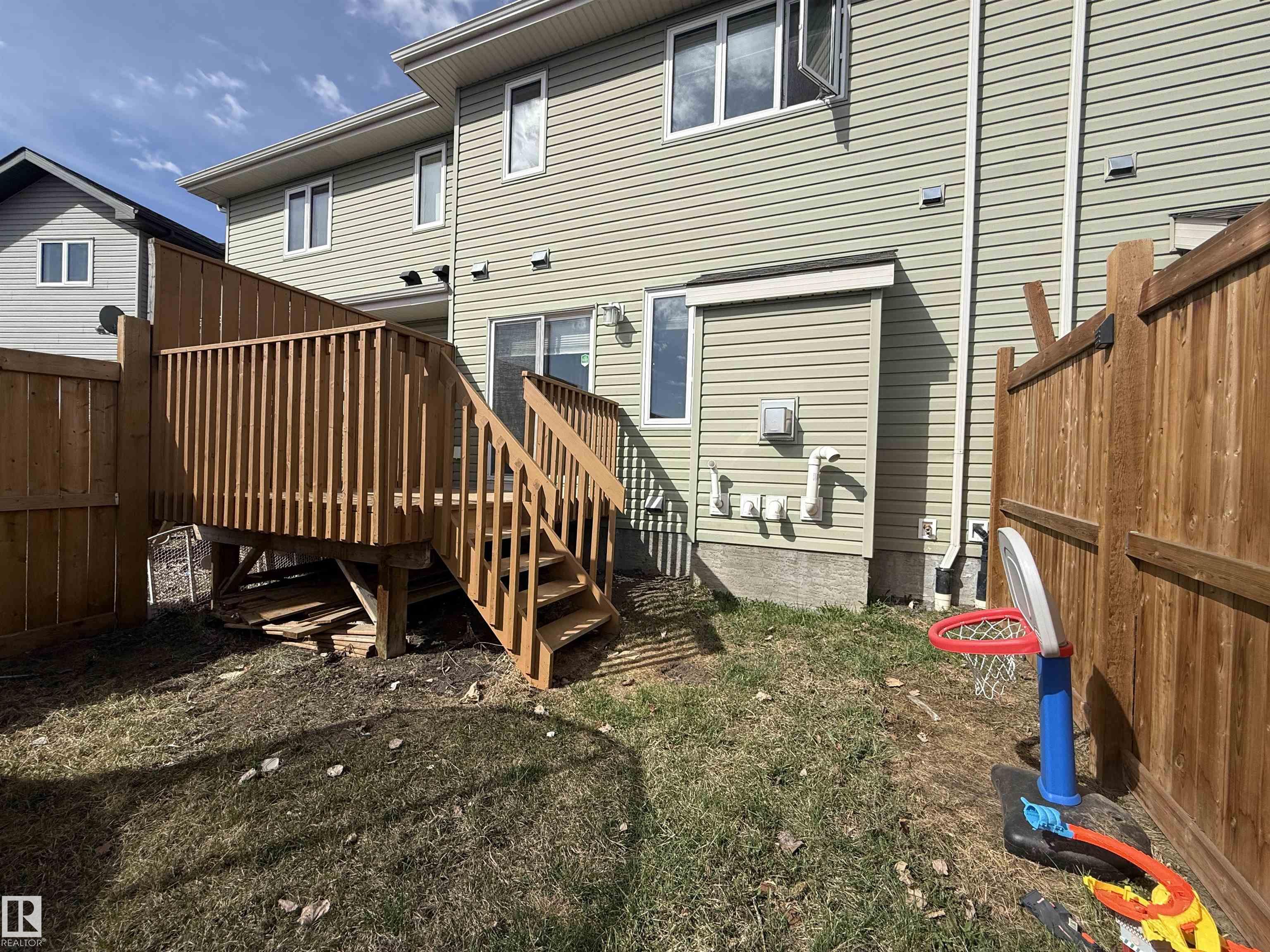 https://zimg.paragon.ice.com/ParagonImages/Property/PM/RAE/225399366/22/0/0/55c3a9821321e5bb2c5d1bd1bb4a7965/1/e0aaf61d1107046ce651087376685ddb/225399366-38683571-97e9-451a-bbc7-8e0ba737e5d8.JPG