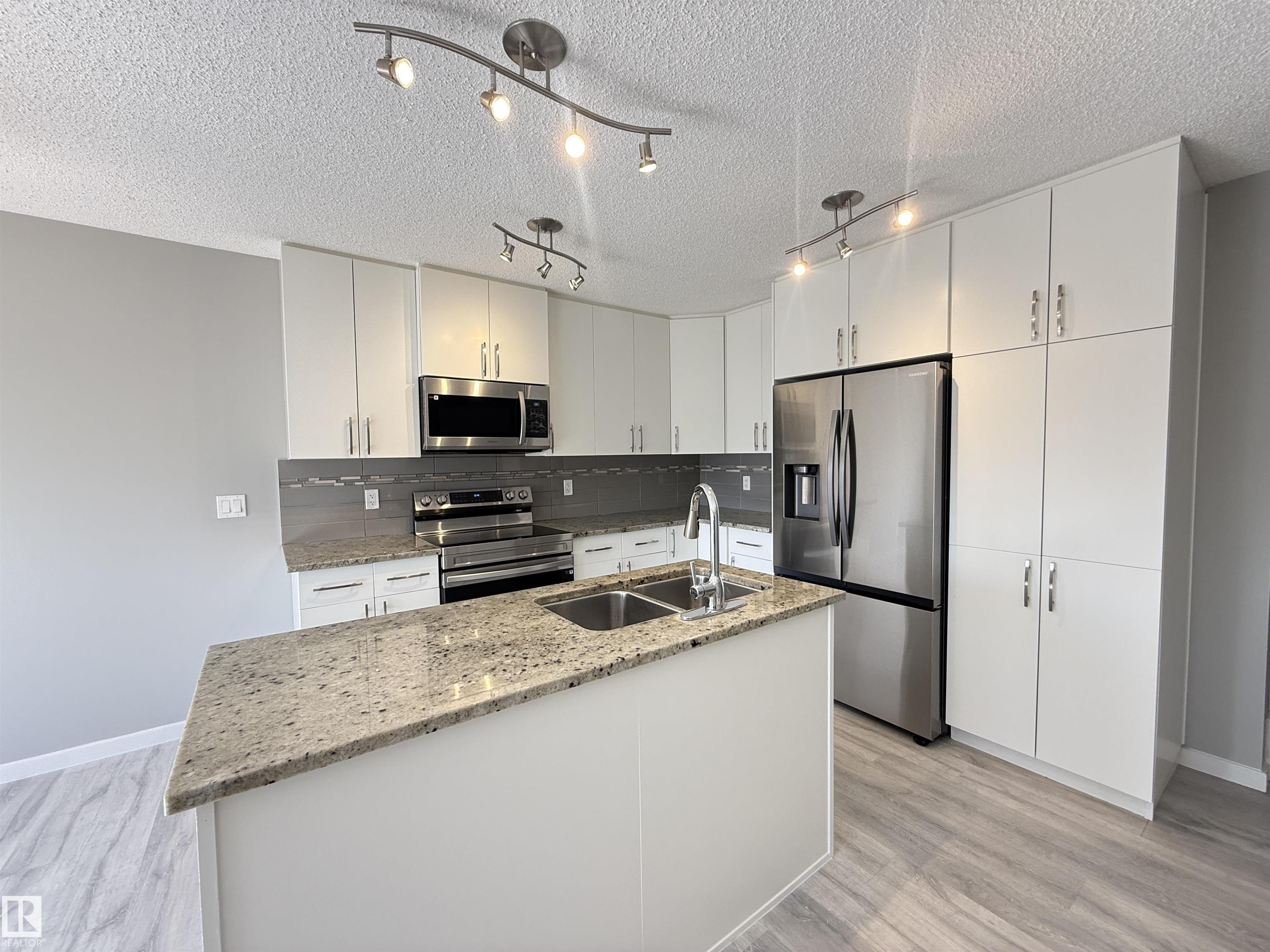 https://zimg.paragon.ice.com/ParagonImages/Property/PM/RAE/225399366/6/0/0/a240a7902515aee7fc3071af96c3d091/1/e0aaf61d1107046ce651087376685ddb/225399366-a5db752e-7b16-44c2-b71b-b07c043ea206.JPG