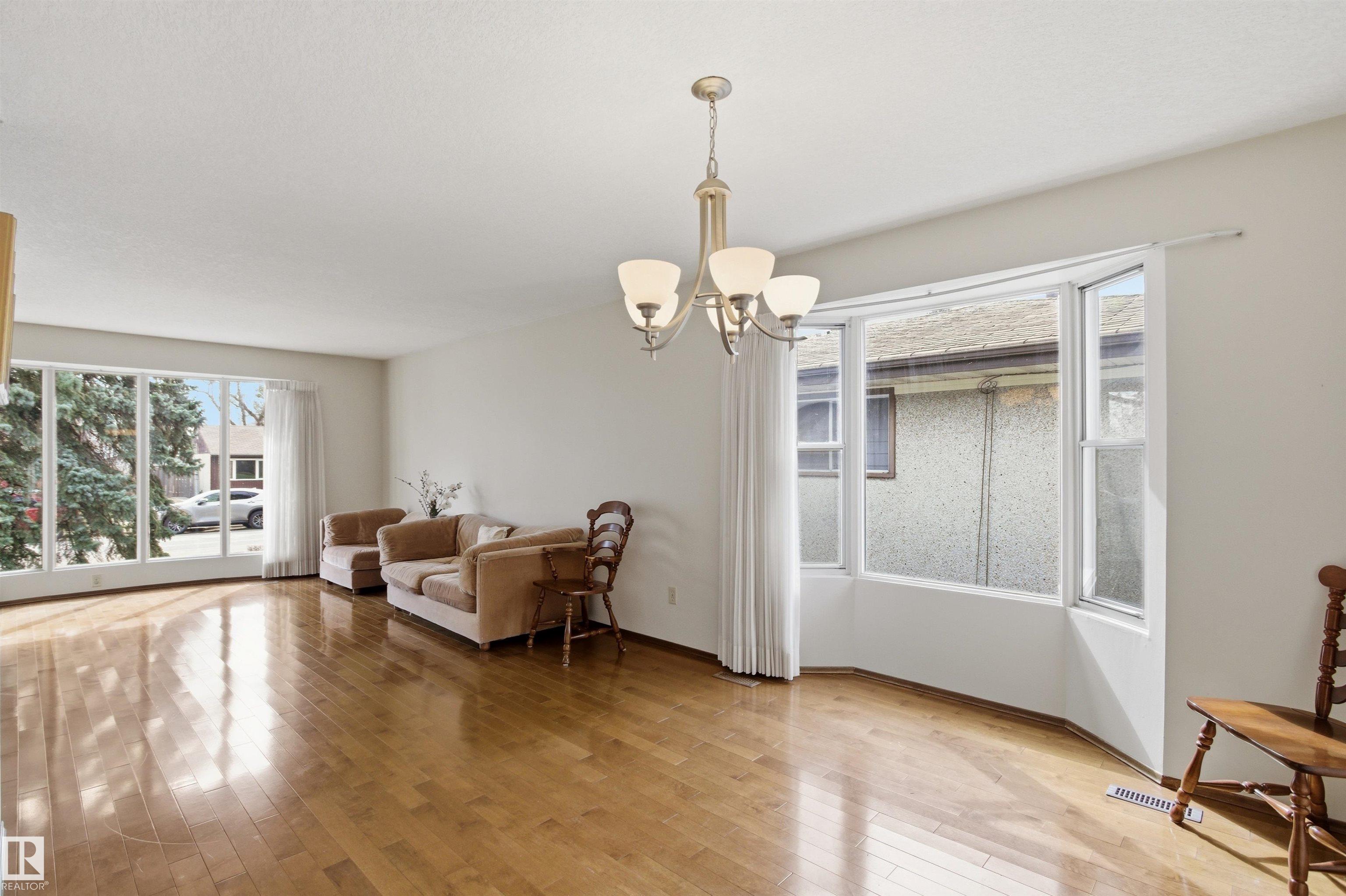 https://zimg.paragon.ice.com/ParagonImages/Property/PM/RAE/225399369/10/0/0/394a0d4d475007e704087ccfdfd94cbf/1/b62939aa7da765661161a87e11f15367/225399369-e7b063ce-8aaf-4c6b-bff3-4343041be8f3.JPG