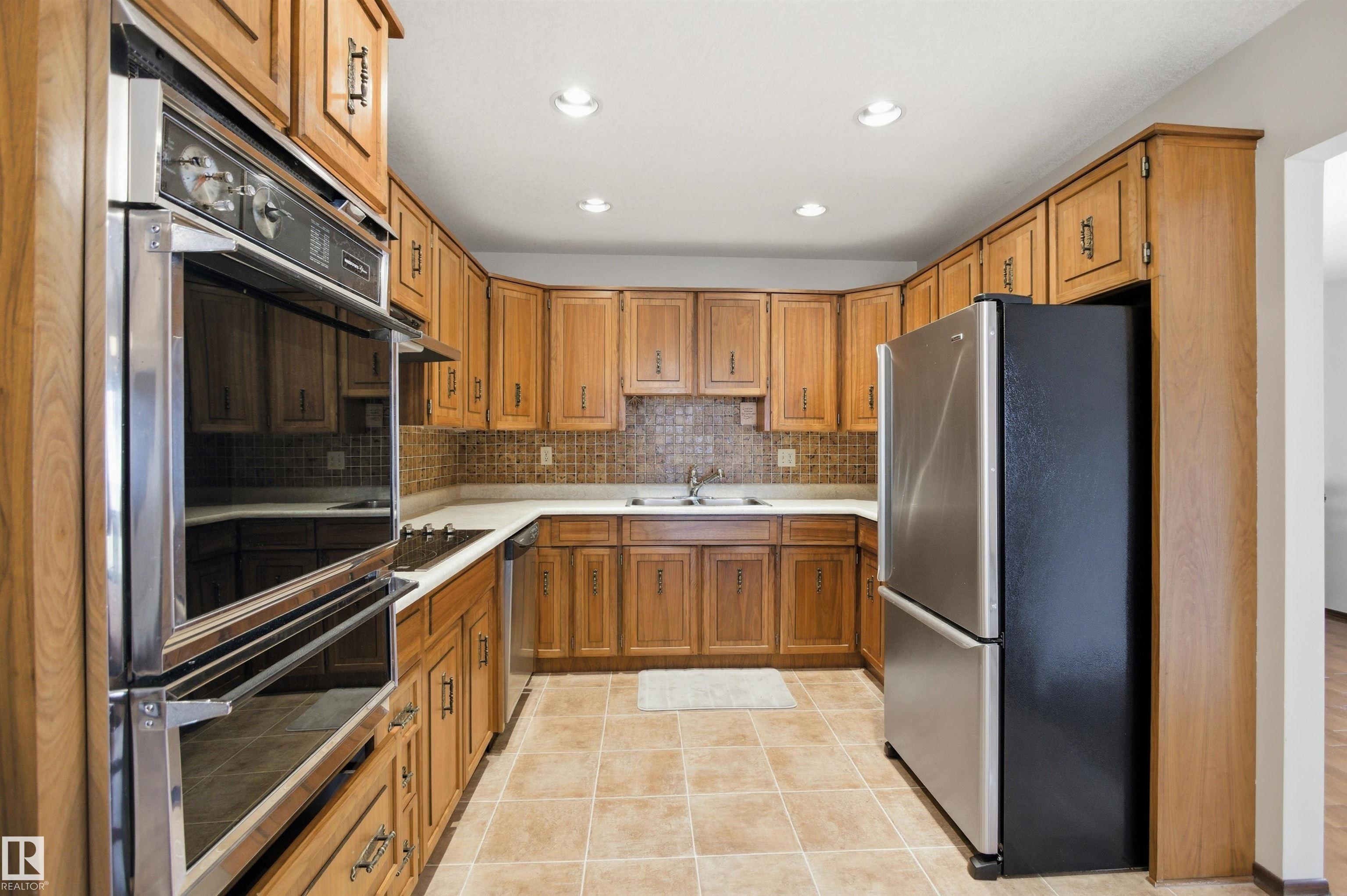 https://zimg.paragon.ice.com/ParagonImages/Property/PM/RAE/225399369/12/0/0/82b6522edcf83e8c67b560c611986bef/1/b62939aa7da765661161a87e11f15367/225399369-86cda061-0e58-4401-afa9-187df6210d53.JPG