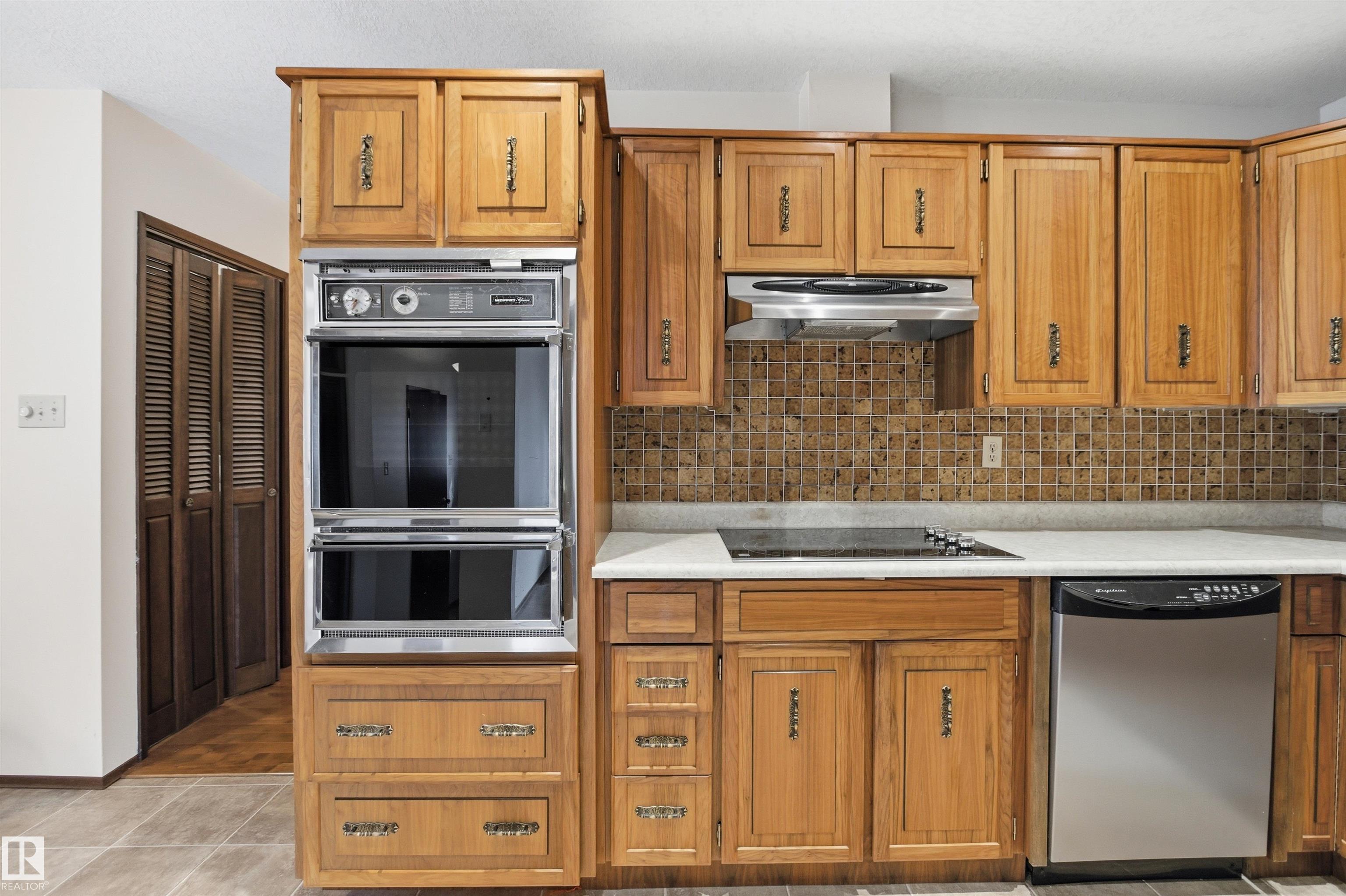 https://zimg.paragon.ice.com/ParagonImages/Property/PM/RAE/225399369/14/0/0/347f56af6526a77e0e6357a27ffff44b/1/b62939aa7da765661161a87e11f15367/225399369-842f2808-7e4b-4f13-a4ef-1227224121ff.JPG