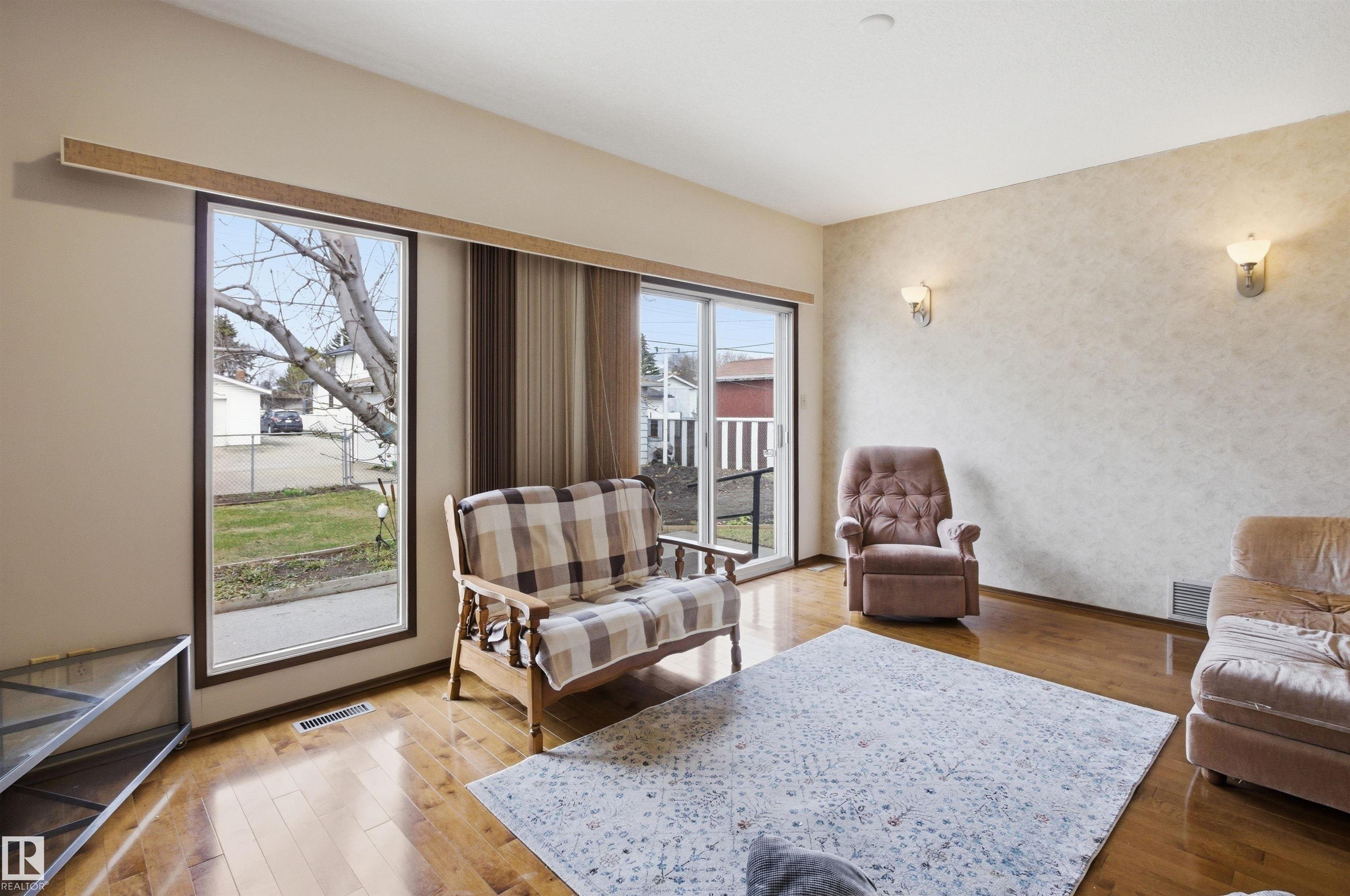 https://zimg.paragon.ice.com/ParagonImages/Property/PM/RAE/225399369/21/0/0/41a6488290b2d41a6758947108249794/1/b62939aa7da765661161a87e11f15367/225399369-d72d3b81-c5de-4d8d-8cc2-d751978b4b7b.JPG
