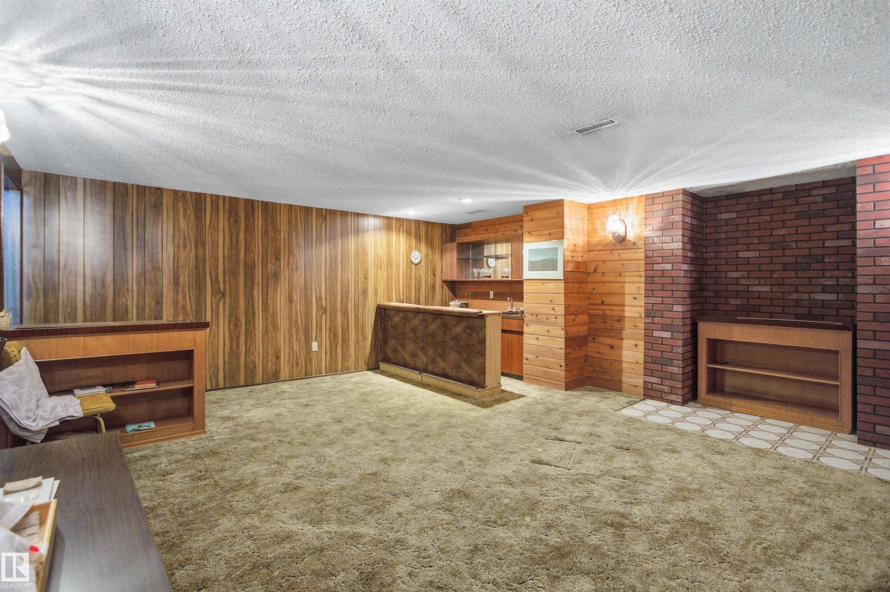 https://zimg.paragon.ice.com/ParagonImages/Property/PM/RAE/225399369/36/0/0/7342774bebd756f7c9fbcfdc9cc27c90/1/b62939aa7da765661161a87e11f15367/225399369-3af7f6d5-8995-45e6-83ab-1e37ef058615.JPG