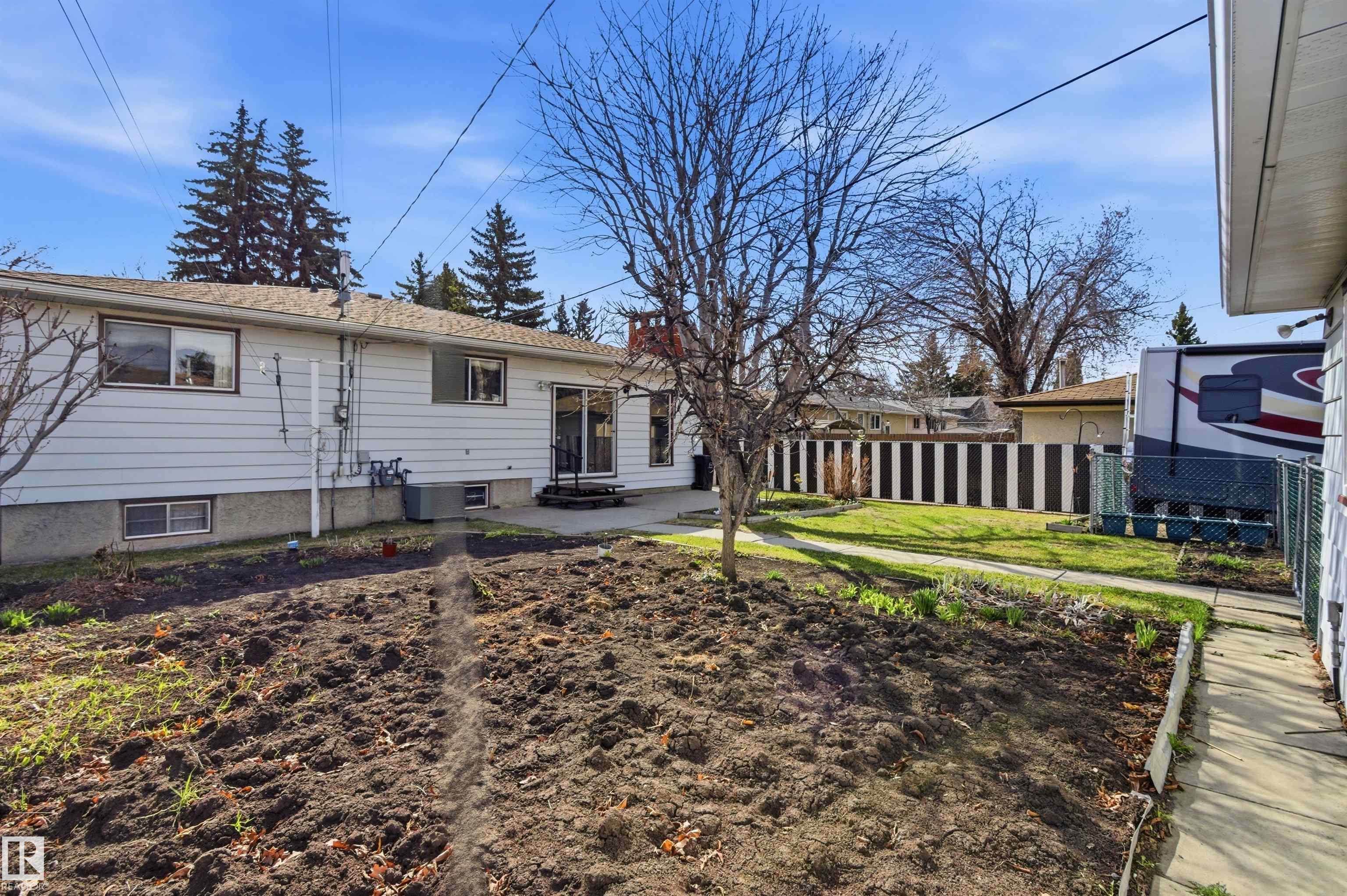 https://zimg.paragon.ice.com/ParagonImages/Property/PM/RAE/225399369/55/0/0/1a7e37f006dd43bfaa1ae3ff001df182/1/b62939aa7da765661161a87e11f15367/225399369-863dbc7b-5e5a-413f-8e85-76220c948874.JPG