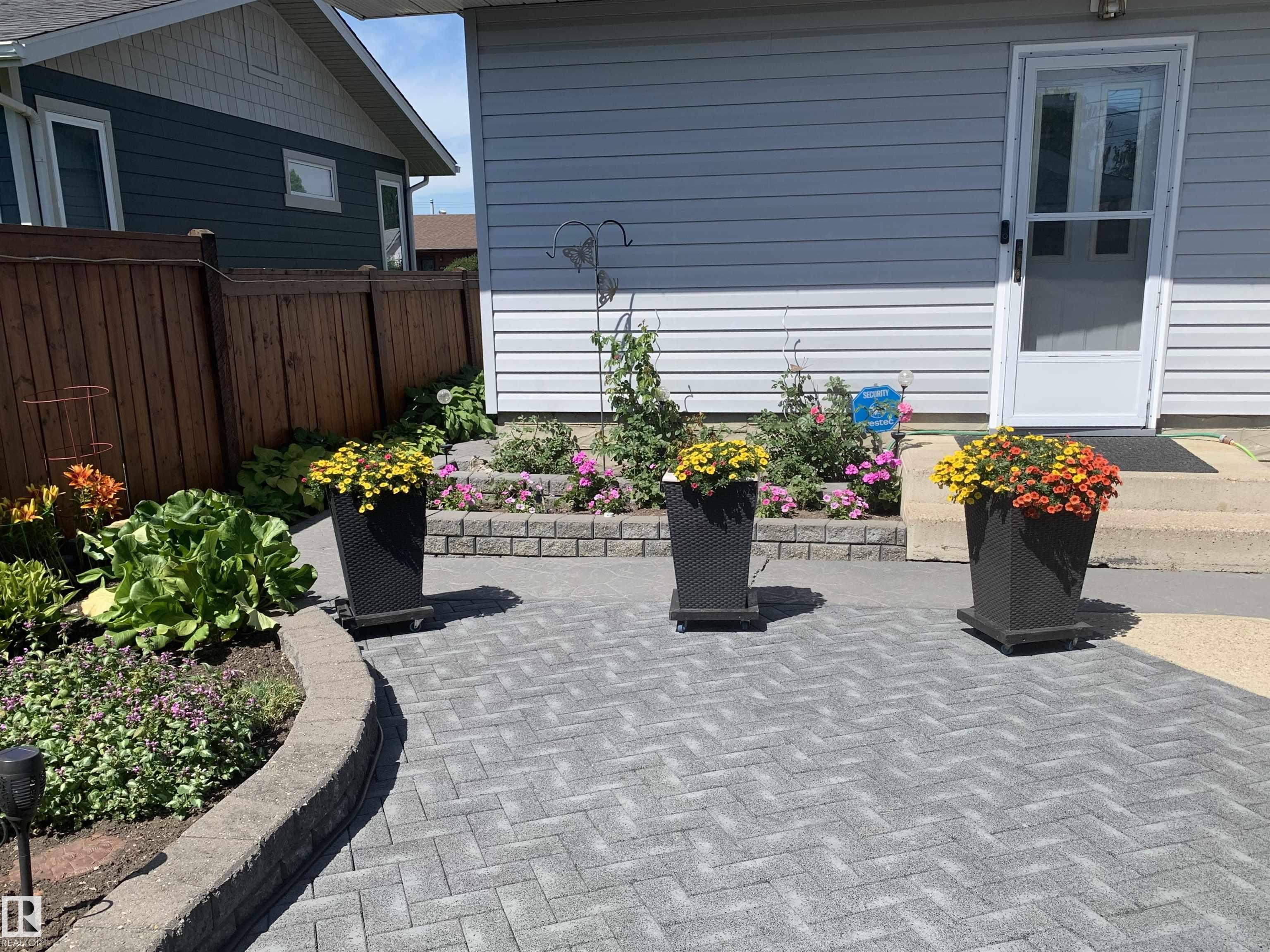 Photo 35 at 6303 92b Avenue NW, Ottewell, Edmonton